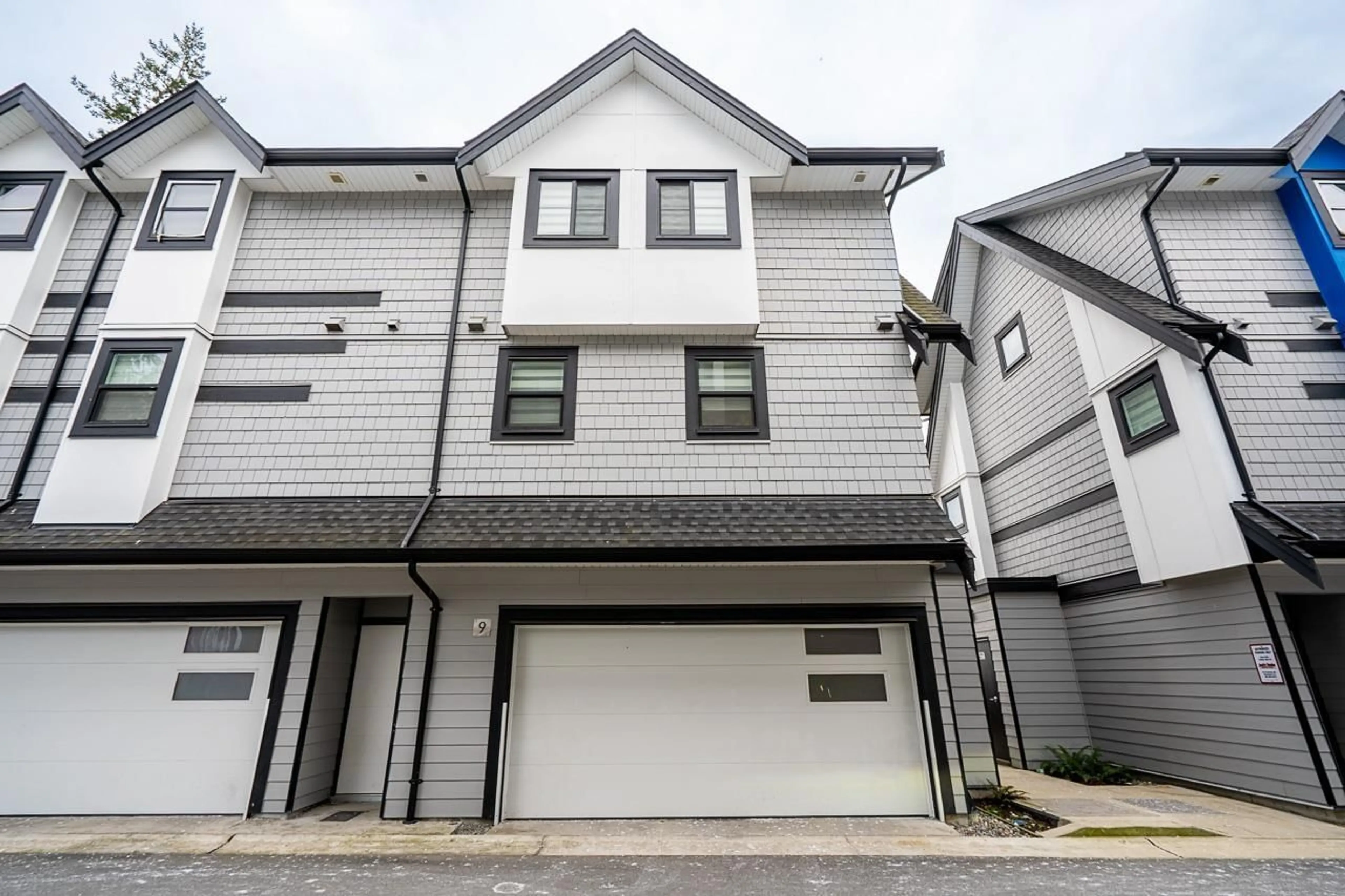 Home with vinyl exterior material, street for 9 - 32160 PEARDONVILLE ROAD, Abbotsford British Columbia V2T0K4