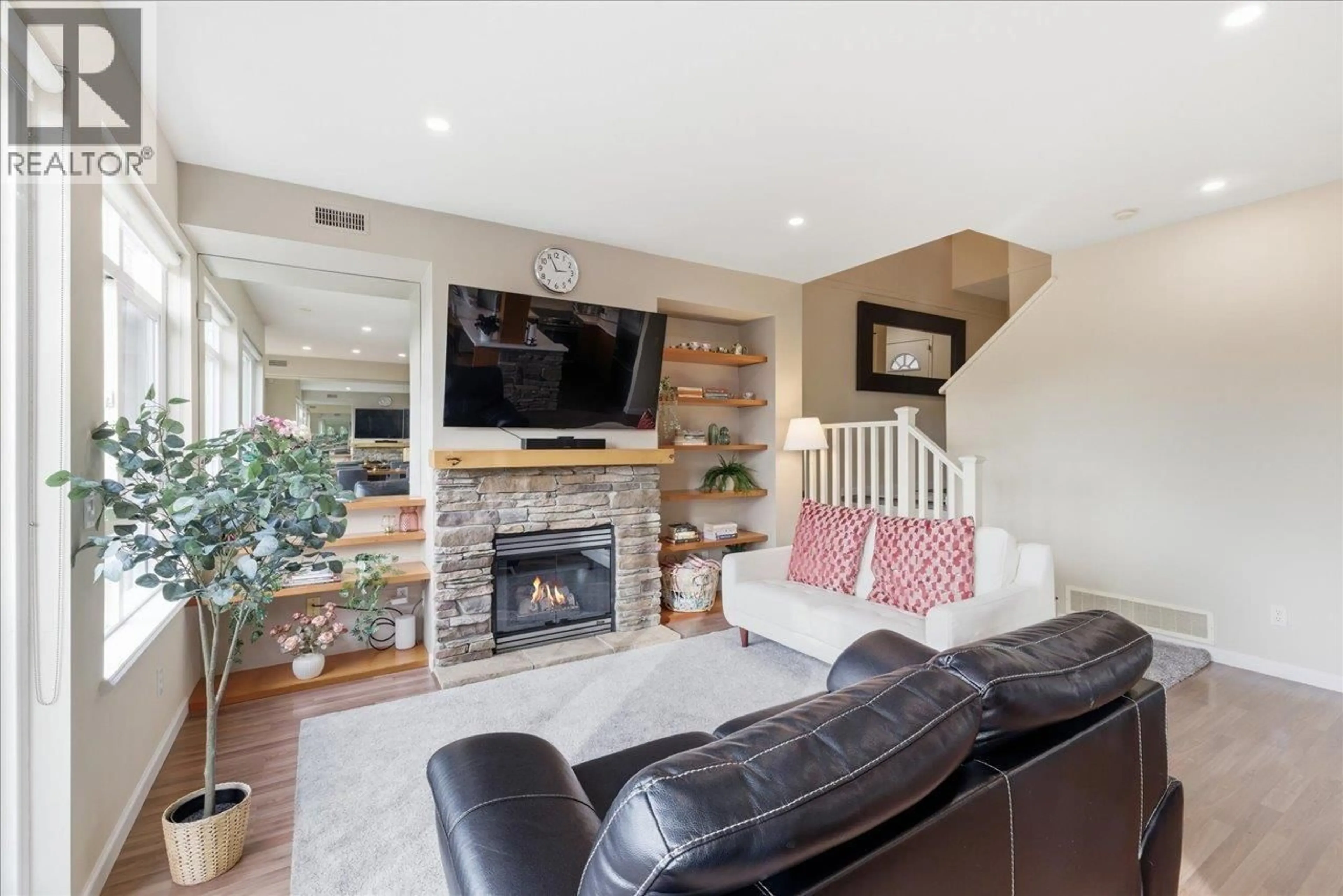 Living room with furniture, unknown for 21 - 15 FOREST PARK WAY, Port Moody British Columbia V3H5G7