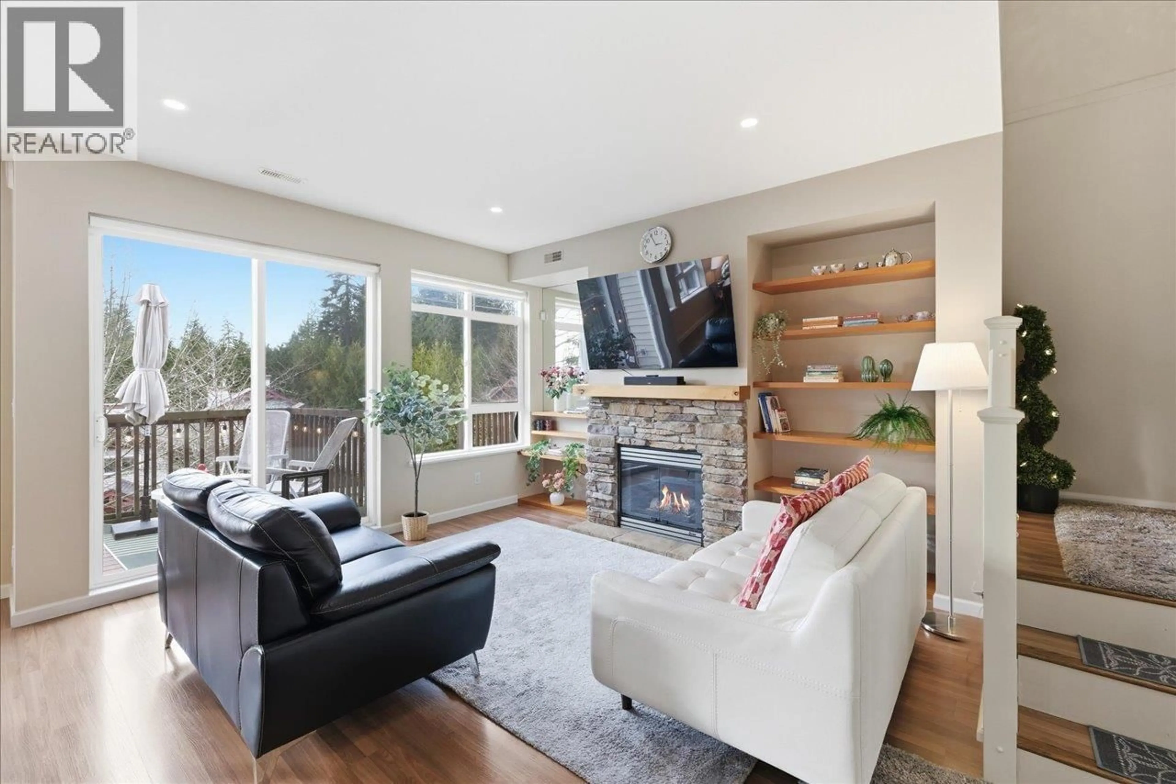 Living room with furniture, wood/laminate floor for 21 - 15 FOREST PARK WAY, Port Moody British Columbia V3H5G7