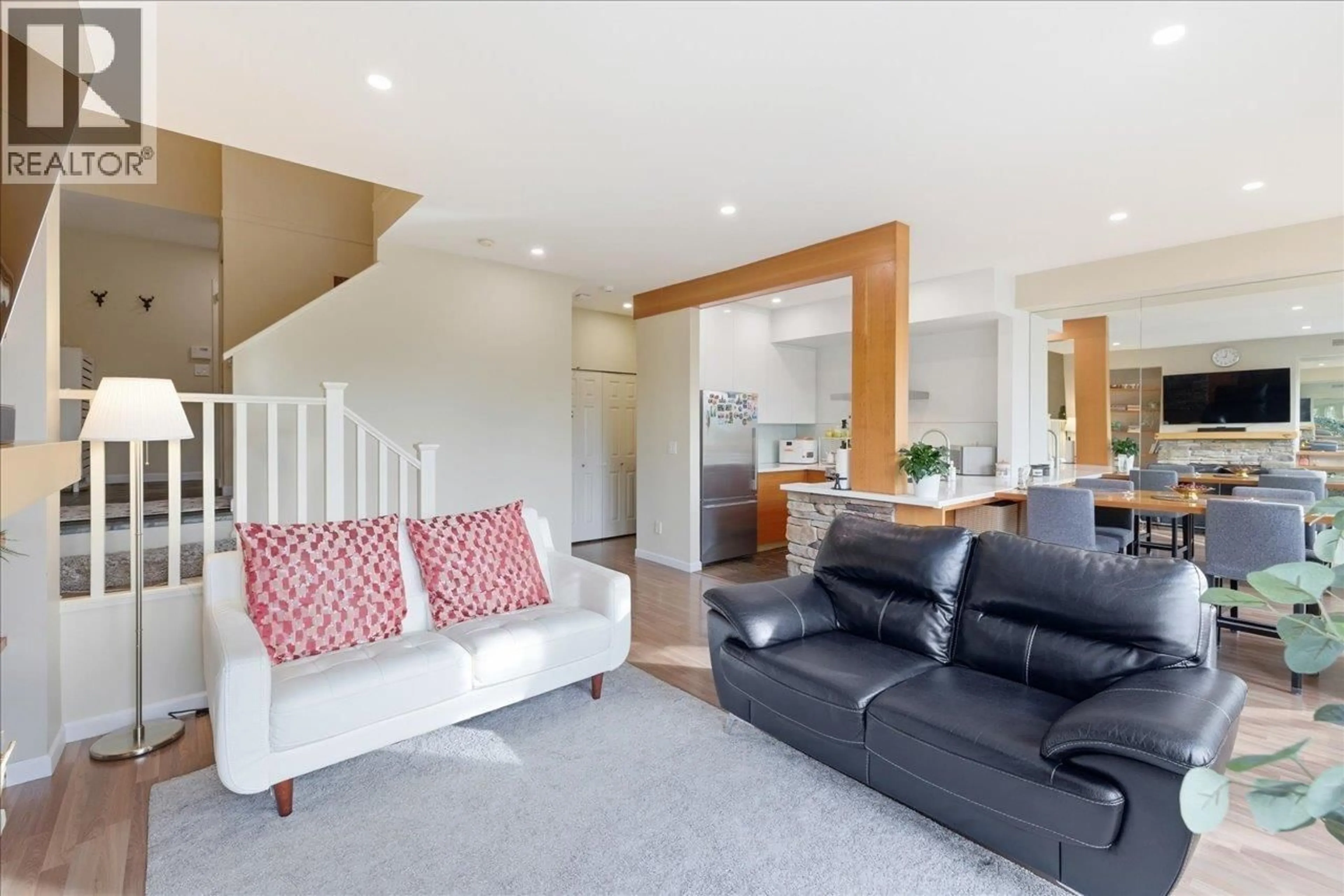 Living room with furniture, unknown for 21 - 15 FOREST PARK WAY, Port Moody British Columbia V3H5G7