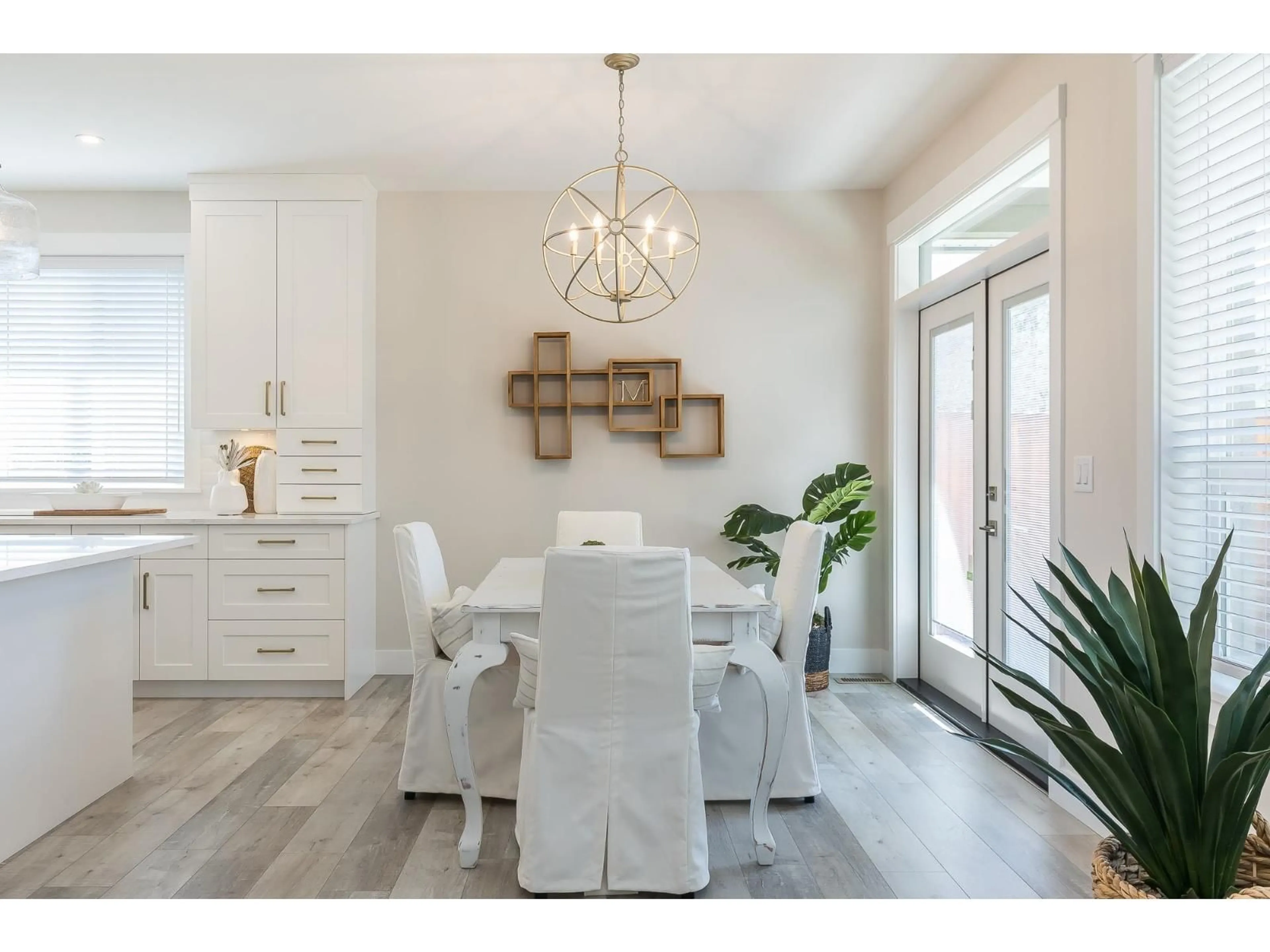 Dining room, wood/laminate floor for 94 - 6211 CHILLIWACK RIVER ROAD, Chilliwack British Columbia V2R6A7