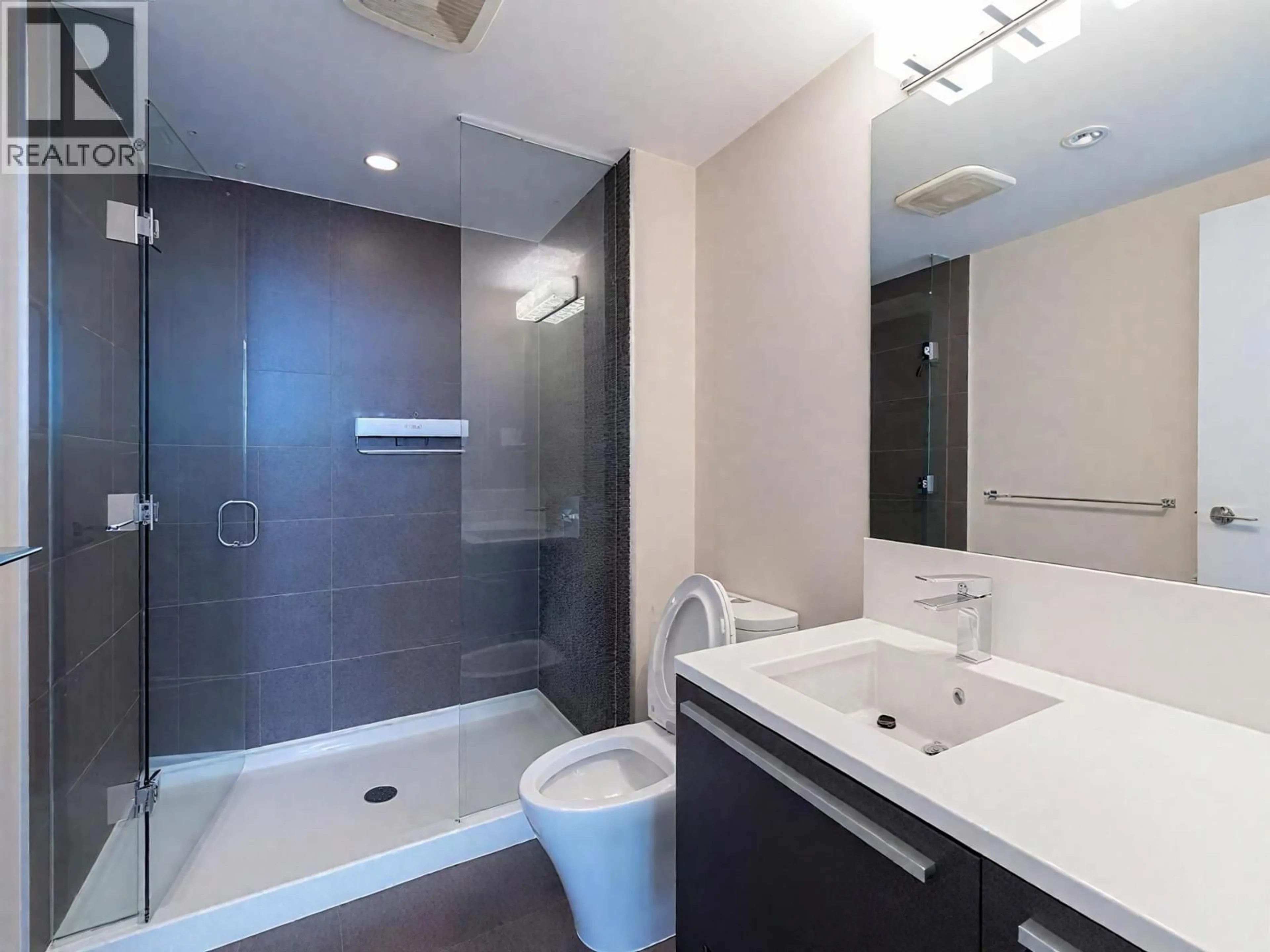 Standard bathroom, ceramic/tile floor for 4205 - 4485 SKYLINE DRIVE, Burnaby British Columbia V5C0J2