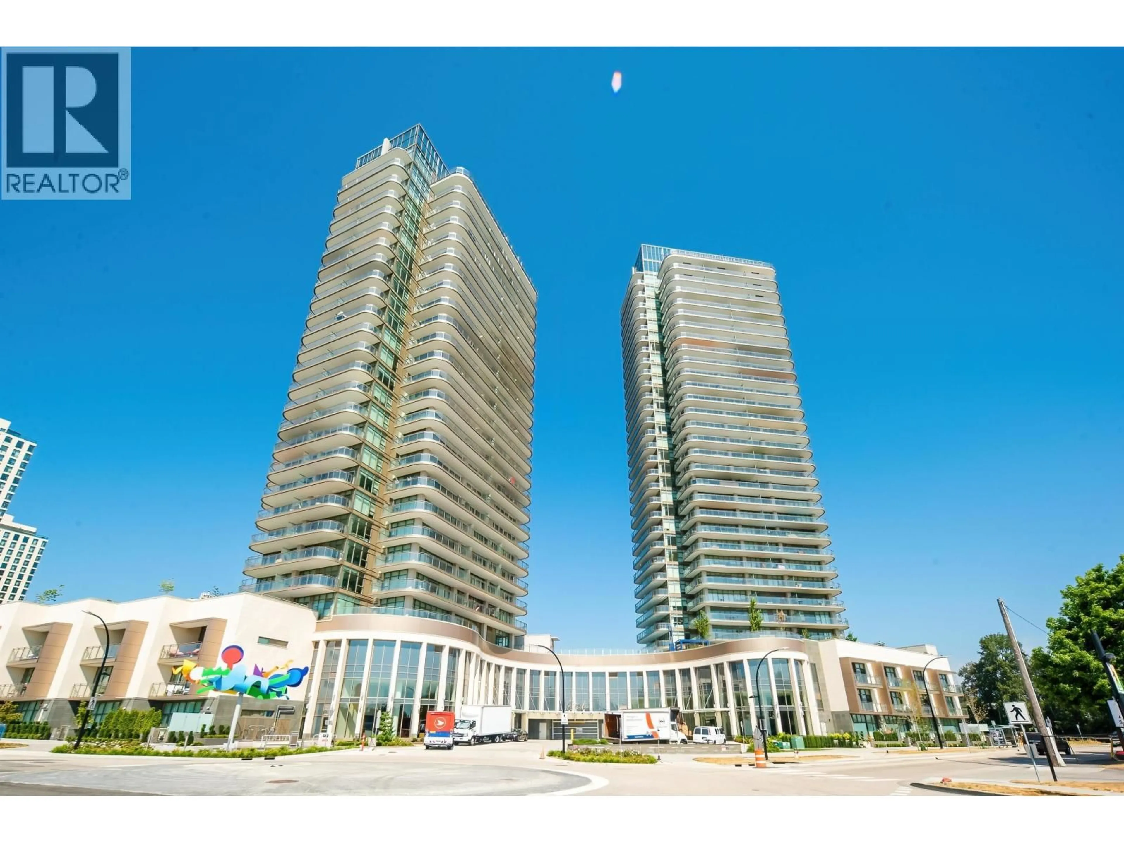 Indoor foyer for 1601 - 5333 GORING STREET, Burnaby British Columbia V5B0B6