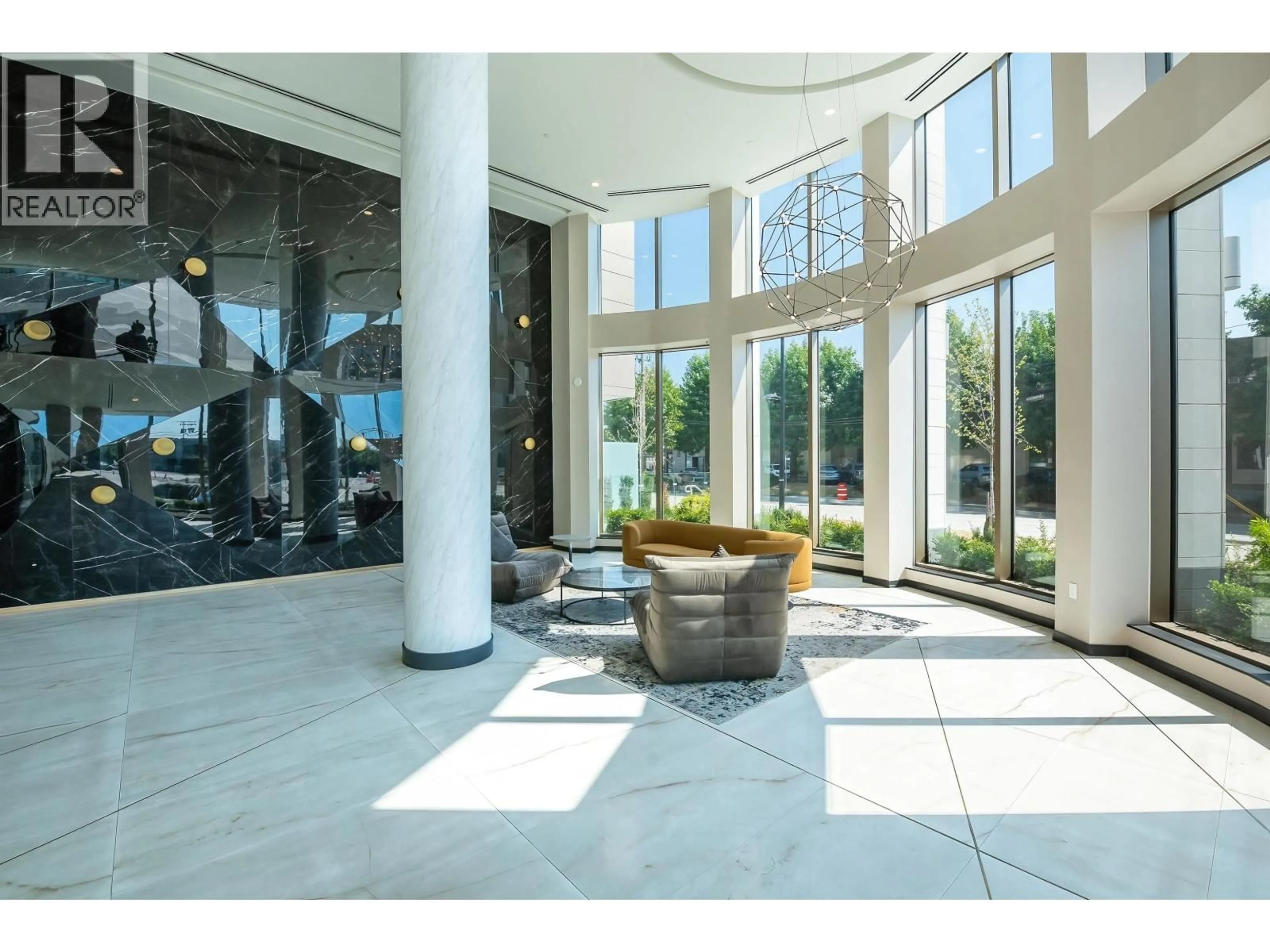 Indoor foyer for 1601 - 5333 GORING STREET, Burnaby British Columbia V5B0B6