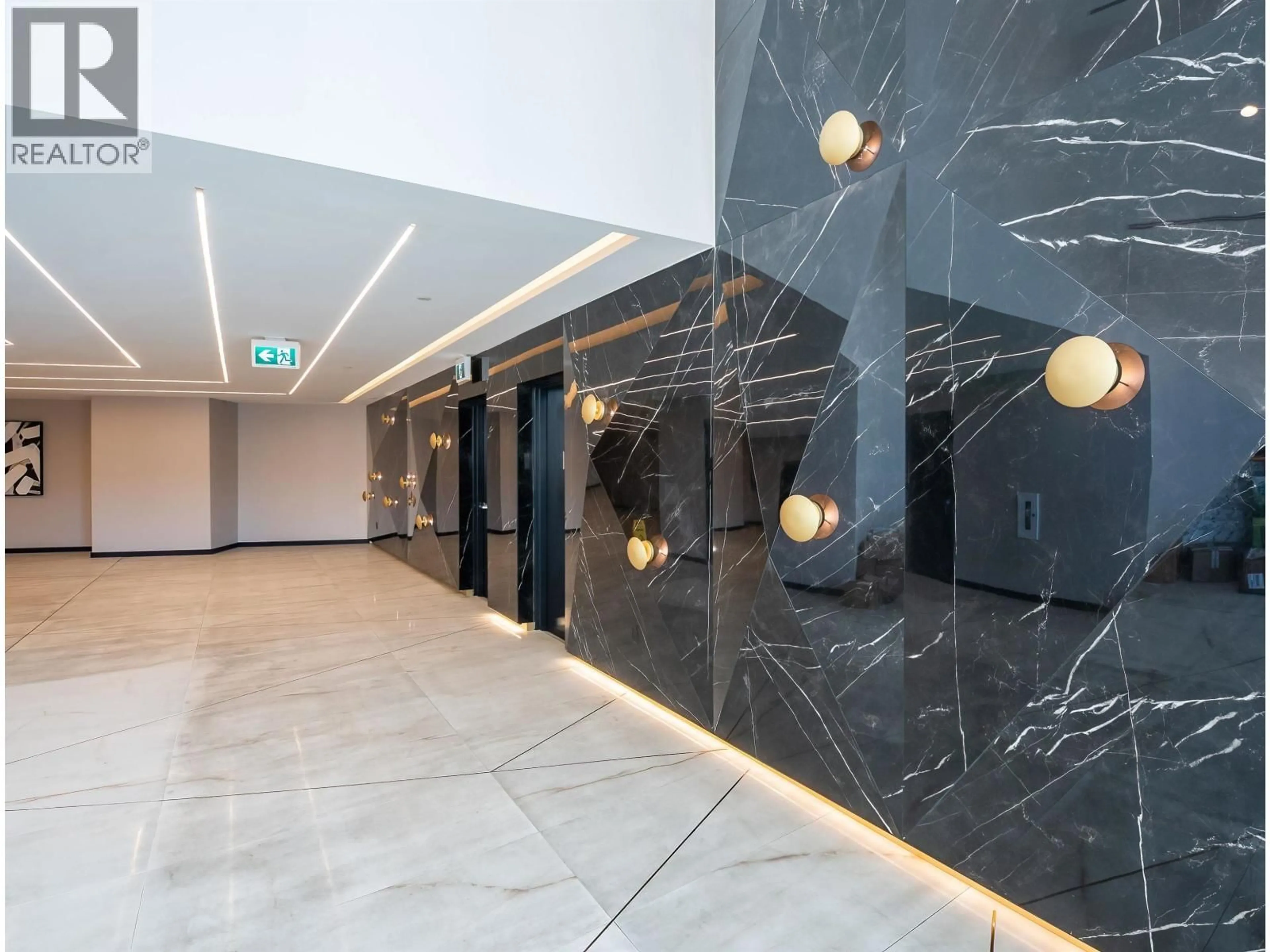 Indoor foyer for 1601 - 5333 GORING STREET, Burnaby British Columbia V5B0B6