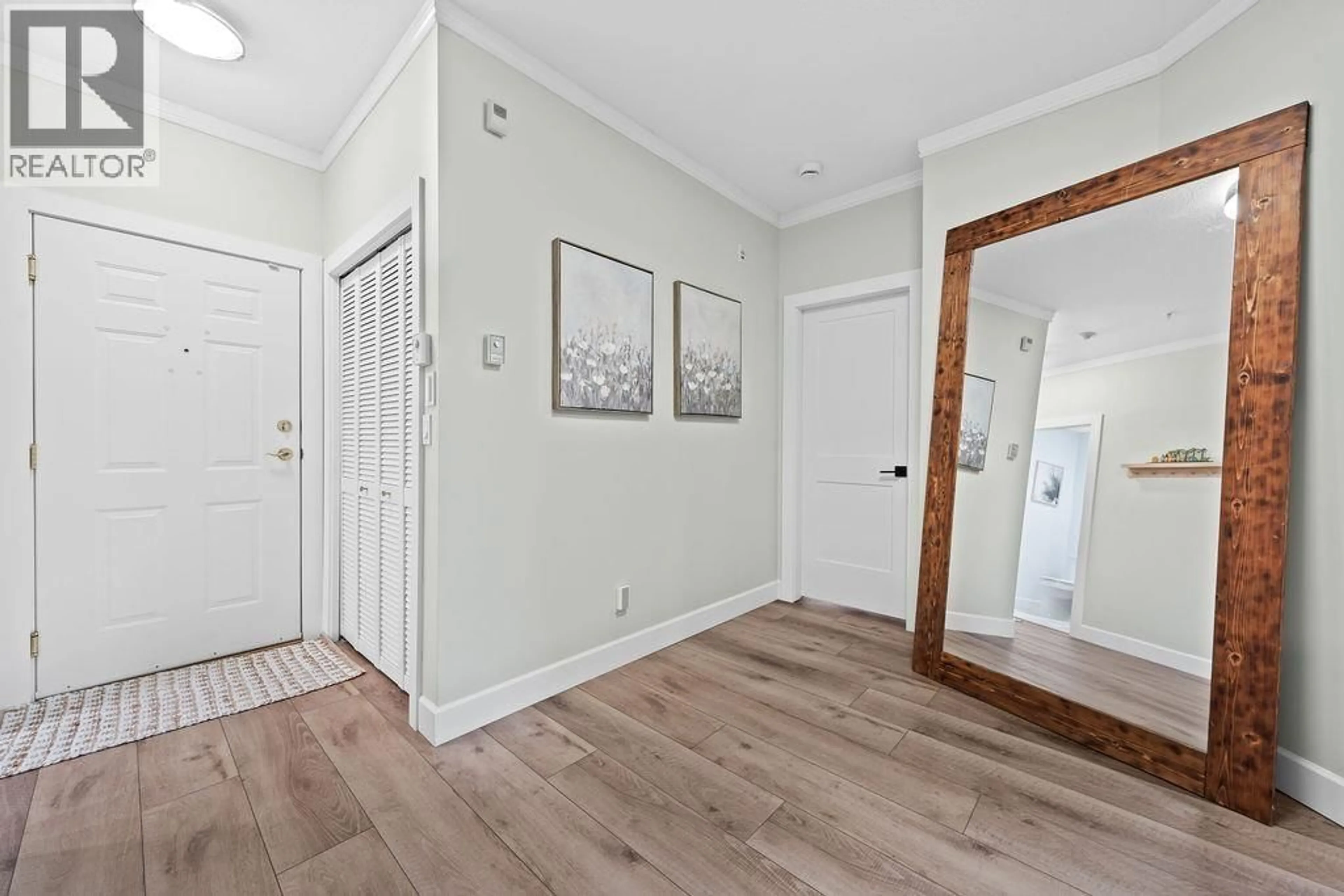 Indoor entryway for 124 - 12931 RAILWAY AVENUE, Richmond British Columbia V7E6M5