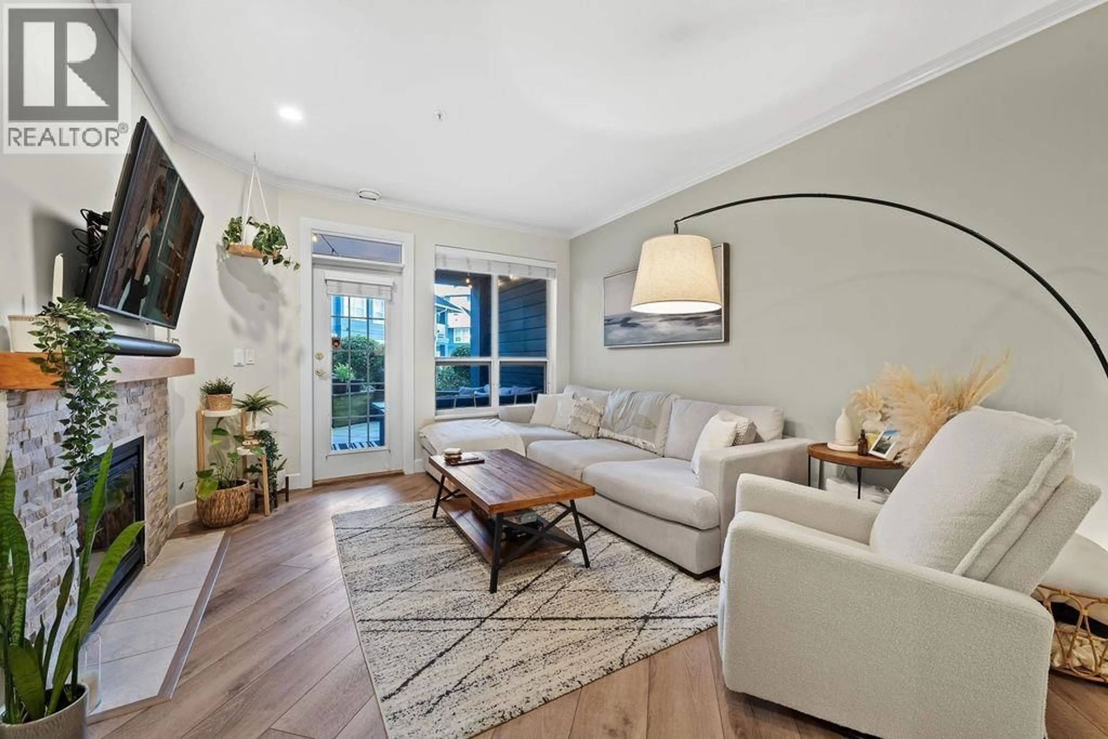 Living room with furniture, unknown for 124 - 12931 RAILWAY AVENUE, Richmond British Columbia V7E6M5