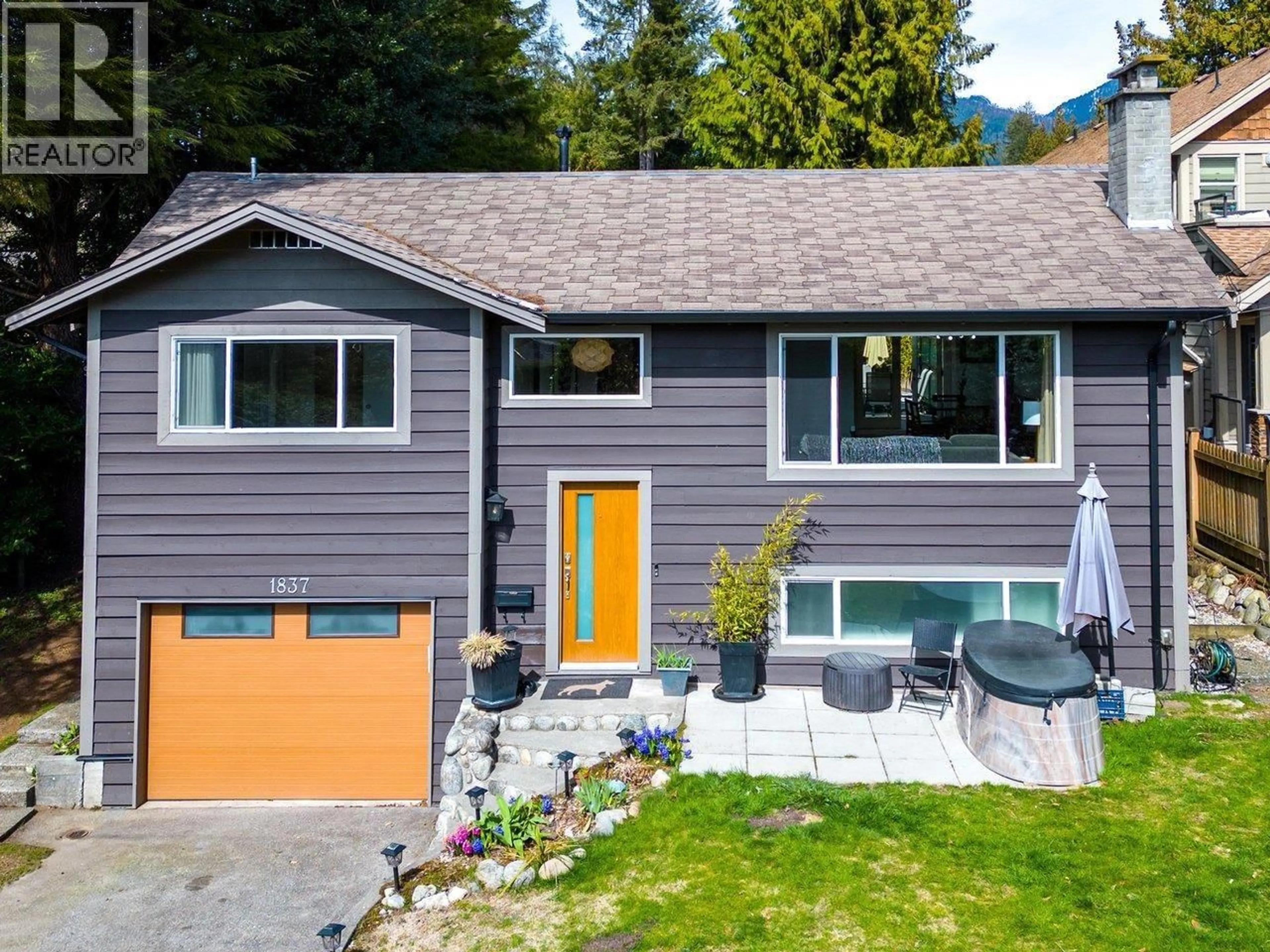 Home with vinyl exterior material, unknown for 1837 LARSON ROAD, North Vancouver British Columbia V7M2Z7