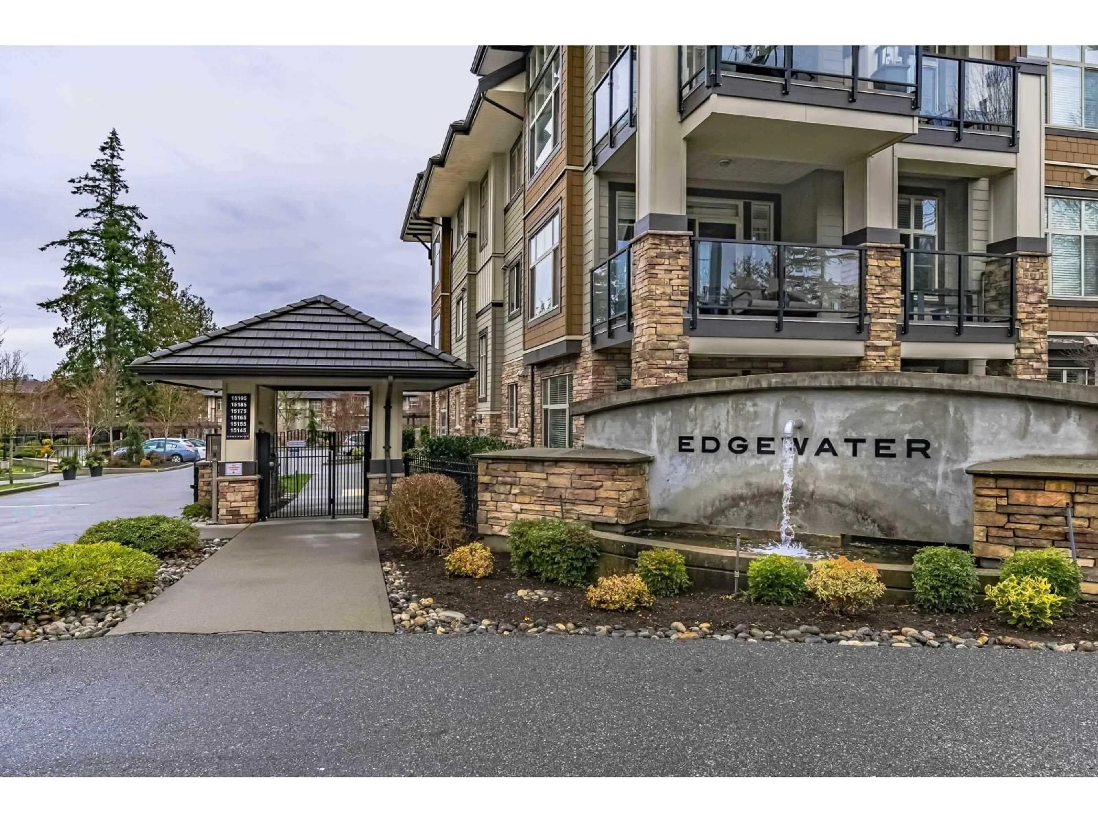 Indoor foyer for 111 - 15185 36 AVENUE, Surrey British Columbia V3Z4R3