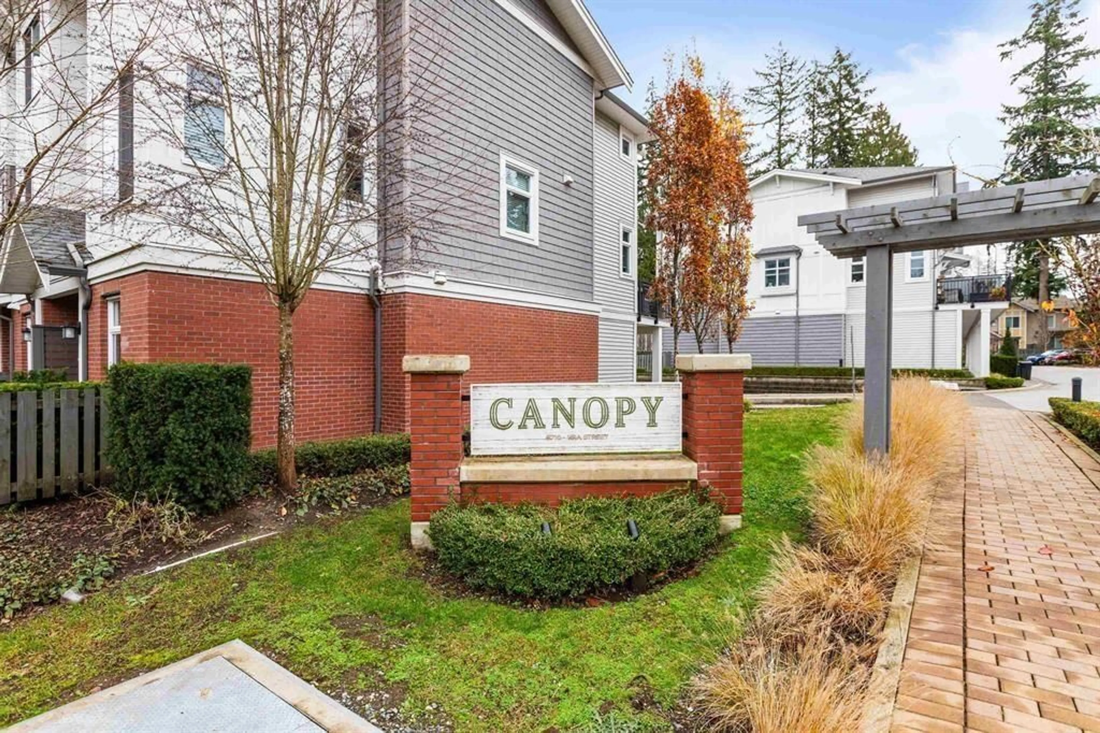 Indoor entryway for 4 - 9718 161A STREET, Surrey British Columbia V4N6S7