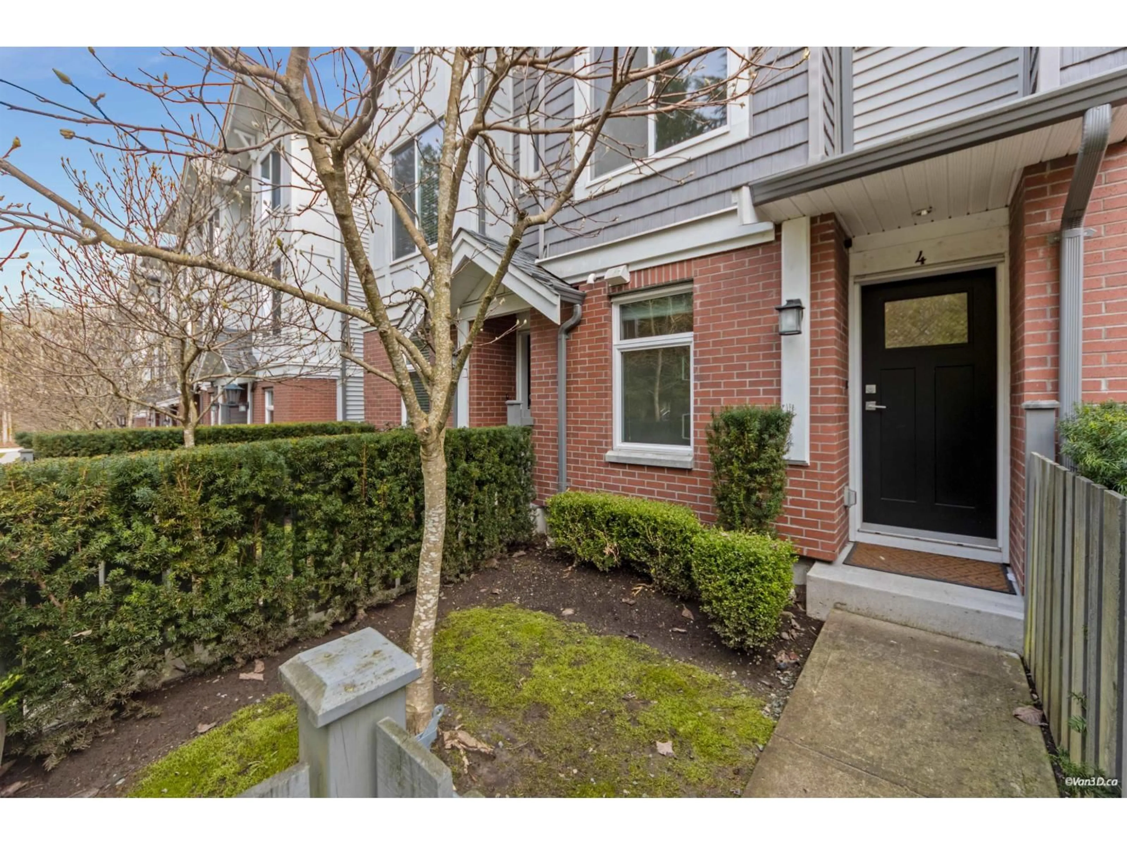 Indoor entryway for 4 - 9718 161A STREET, Surrey British Columbia V4N6S7
