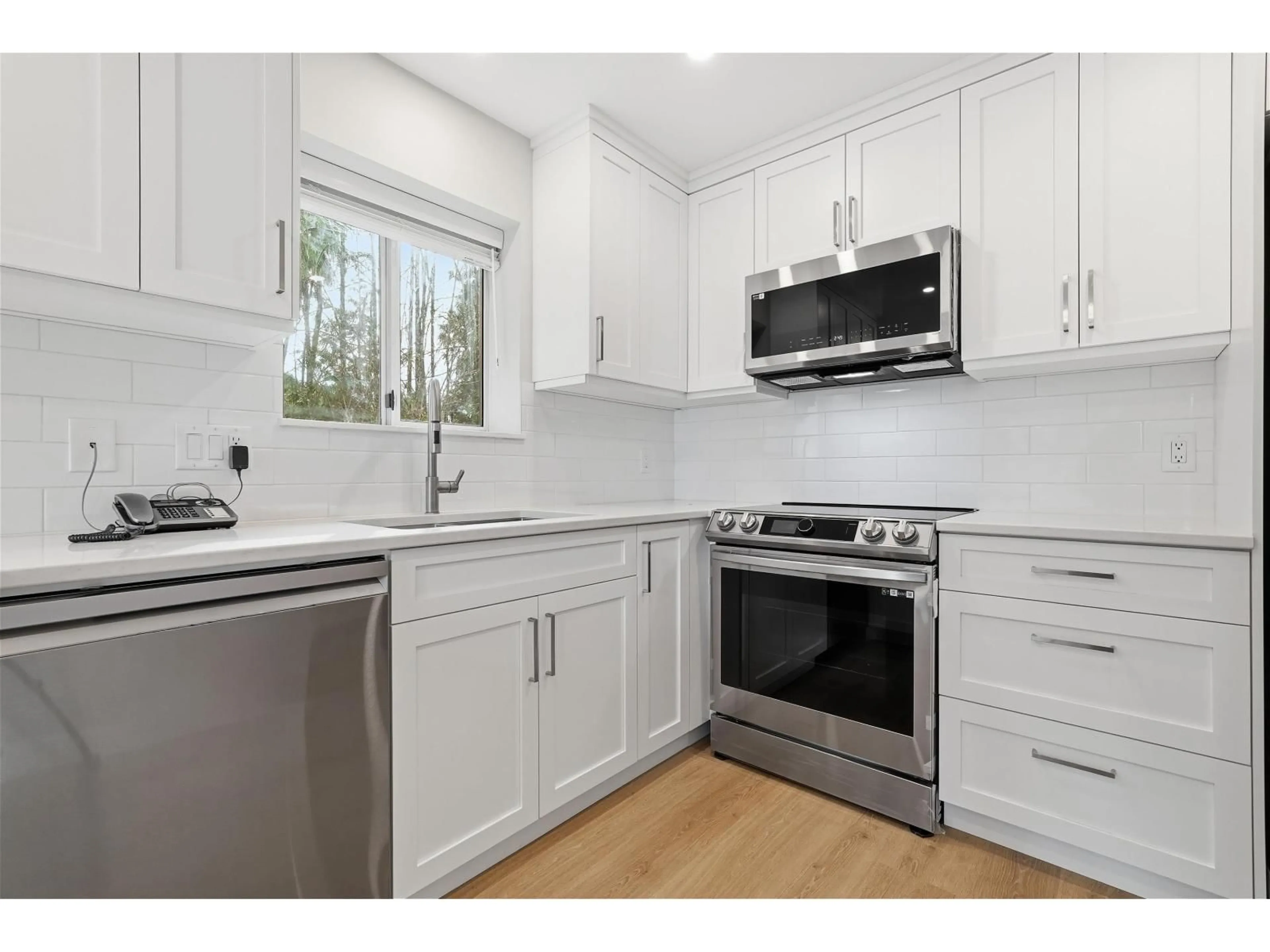 Standard kitchen, unknown for 46 - 6537 138 STREET, Surrey British Columbia V3W0C5