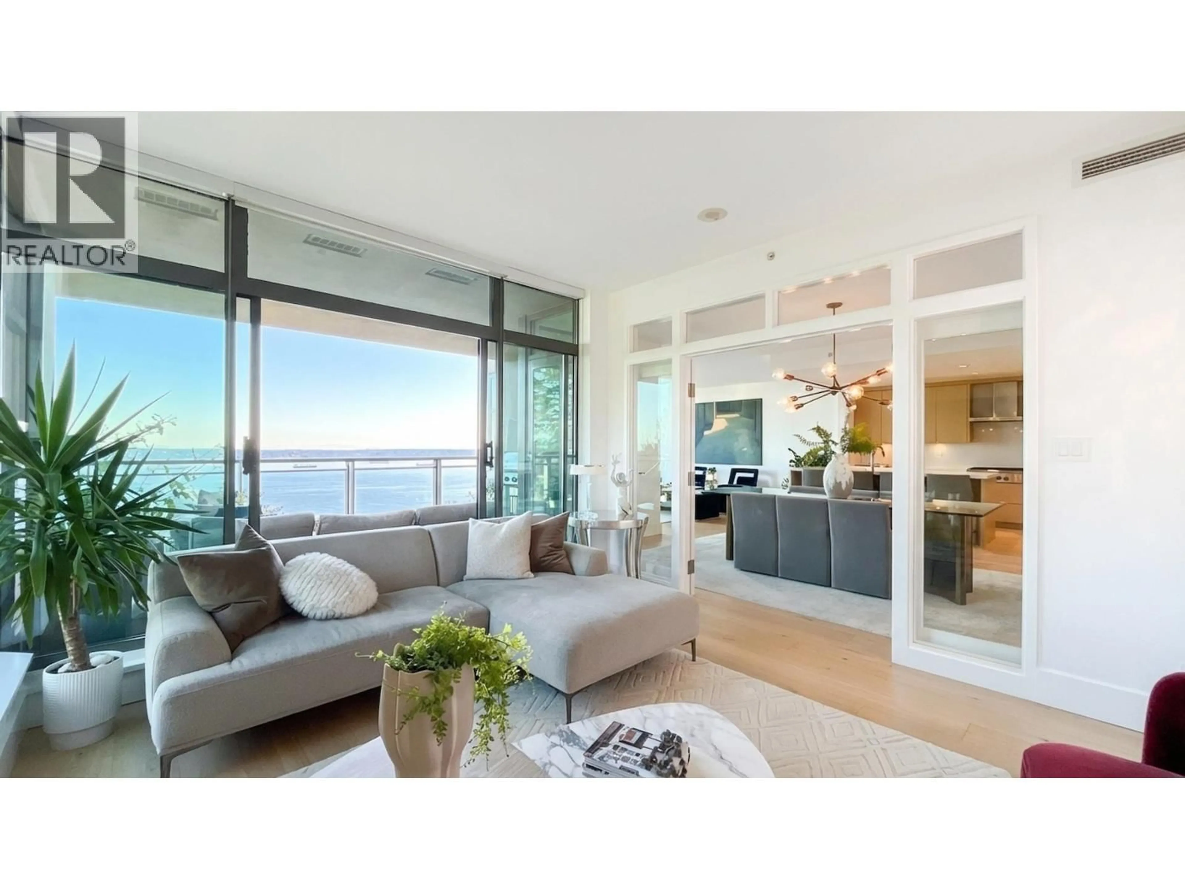 Living room with furniture, unknown for 801 - 3315 CYPRESS PLACE, West Vancouver British Columbia V7S3J7