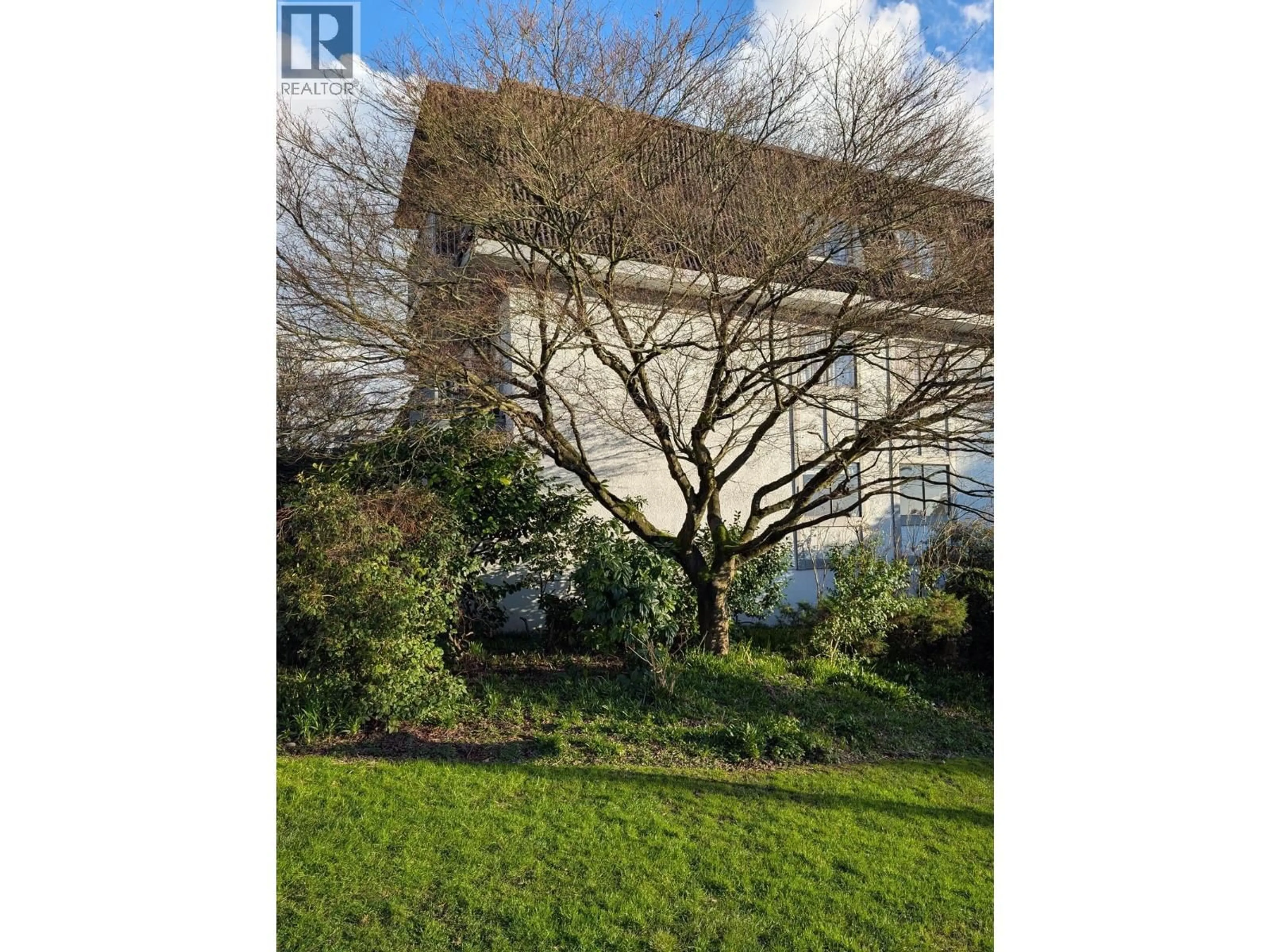 A pic from outside/outdoor area/front of a property/back of a property/a pic from drone, forest/trees view for 105 - 275 2ND STREET, North Vancouver British Columbia V7M1C9