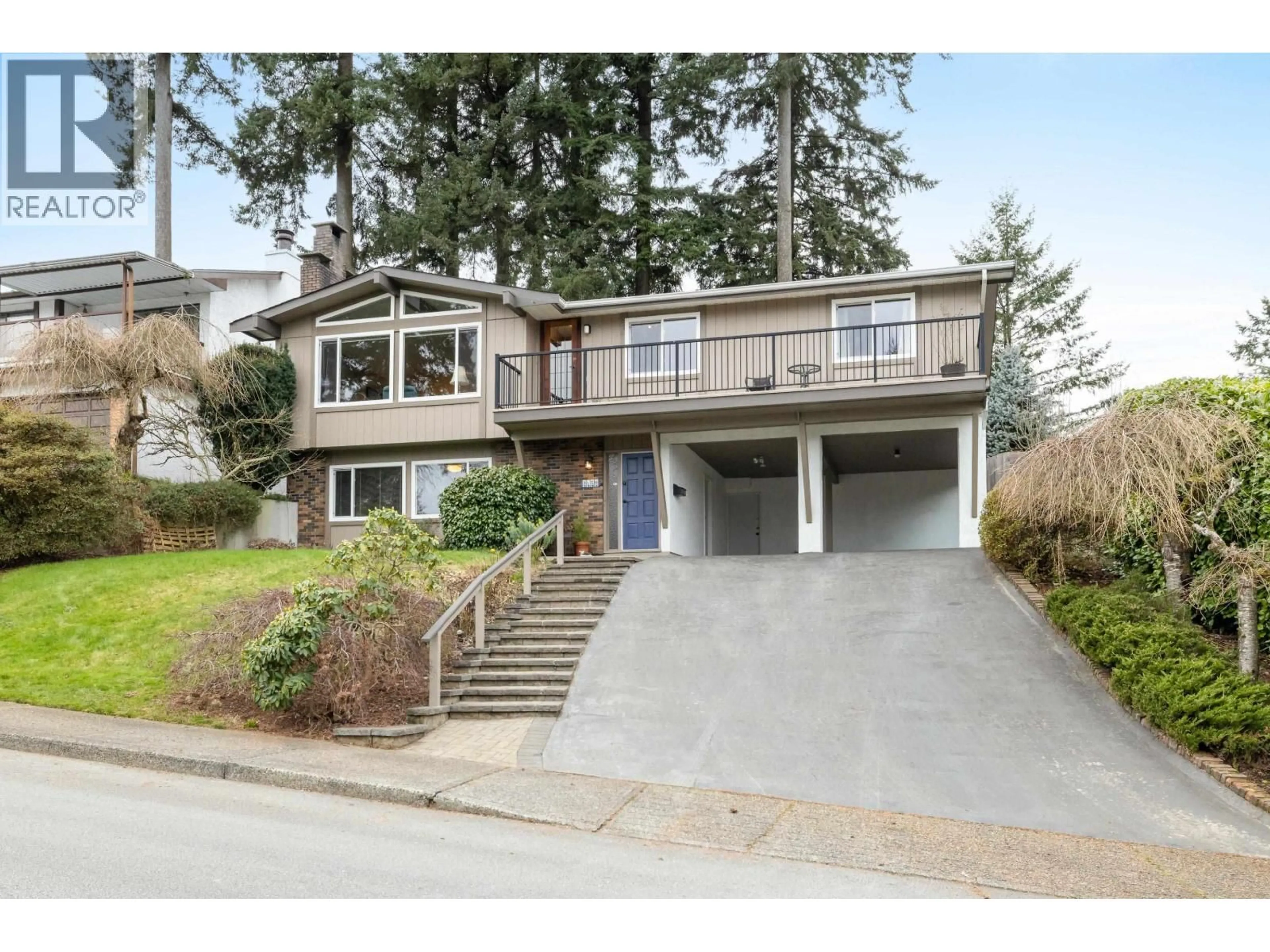 Home with vinyl exterior material, street for 3156 COMPASS COURT, Coquitlam British Columbia V3C4A1