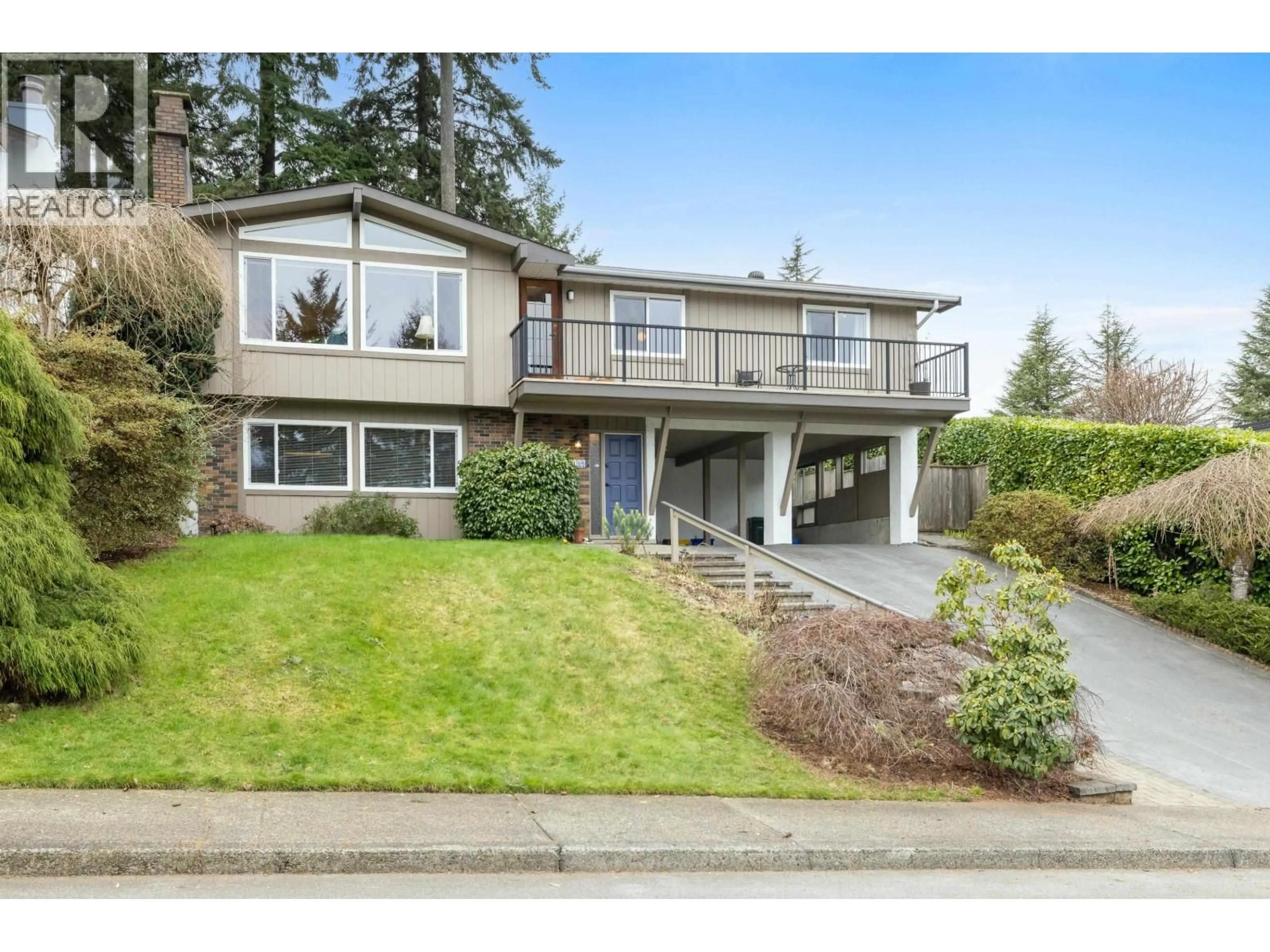 Home with vinyl exterior material, street for 3156 COMPASS COURT, Coquitlam British Columbia V3C4A1