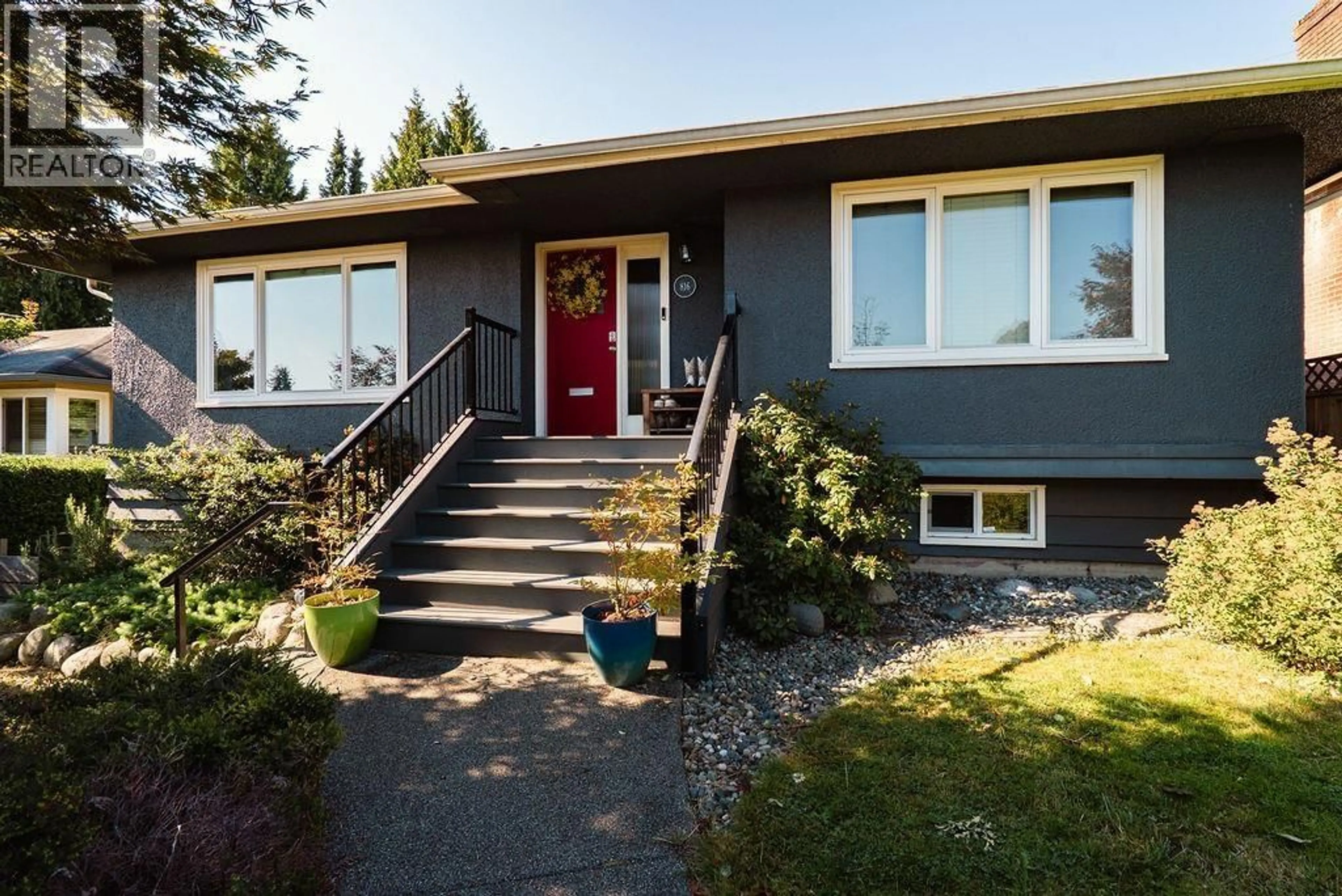 Home with vinyl exterior material, street for 816 LADNER STREET, New Westminster British Columbia V3L4W4