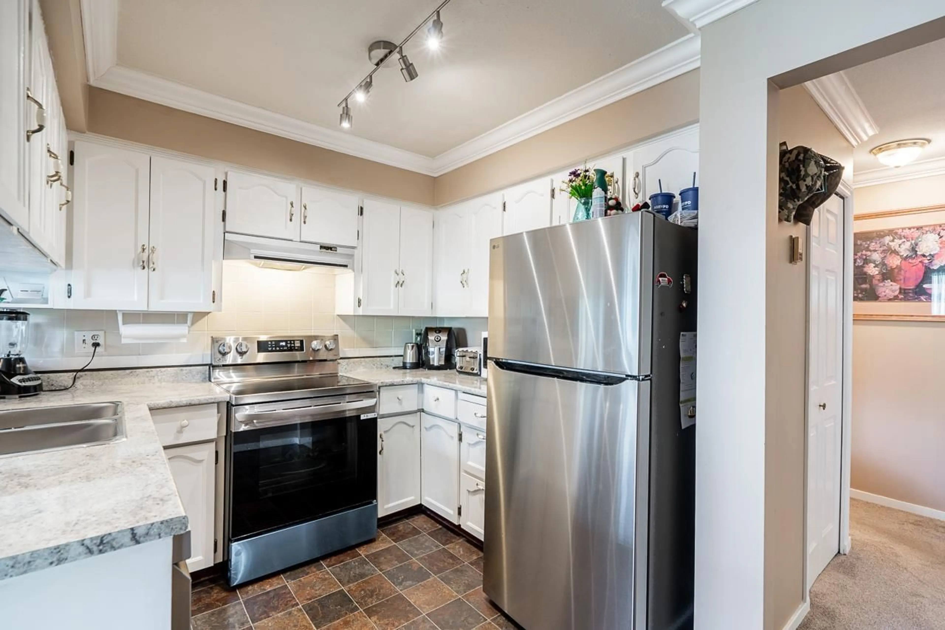 Standard kitchen, unknown for 134 - 31955 OLD YALE ROAD, Abbotsford British Columbia V2T4N1