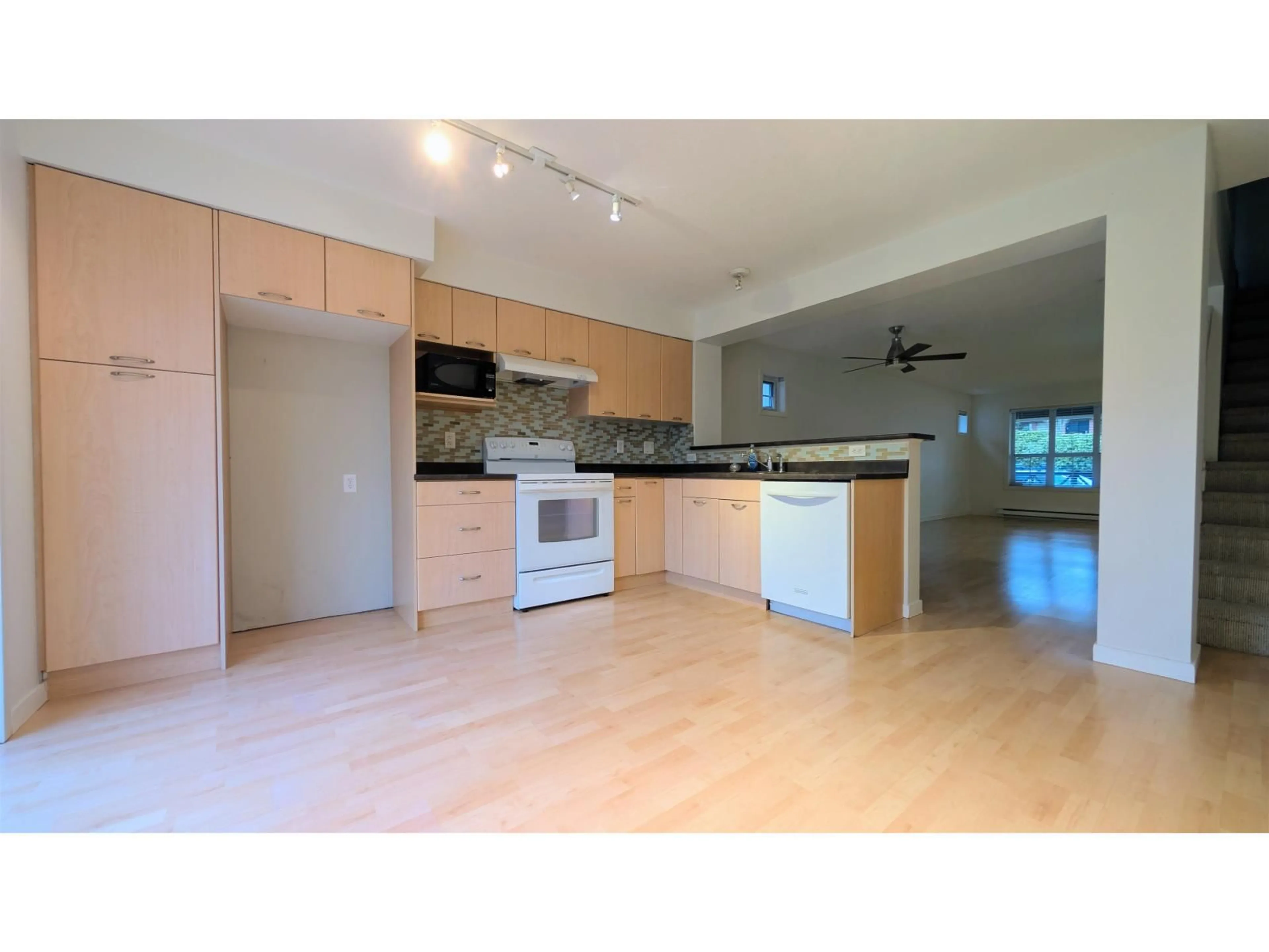 Open concept kitchen, unknown for 58 - 4401 BLAUSON BOULEVARD, Abbotsford British Columbia V3G0A4