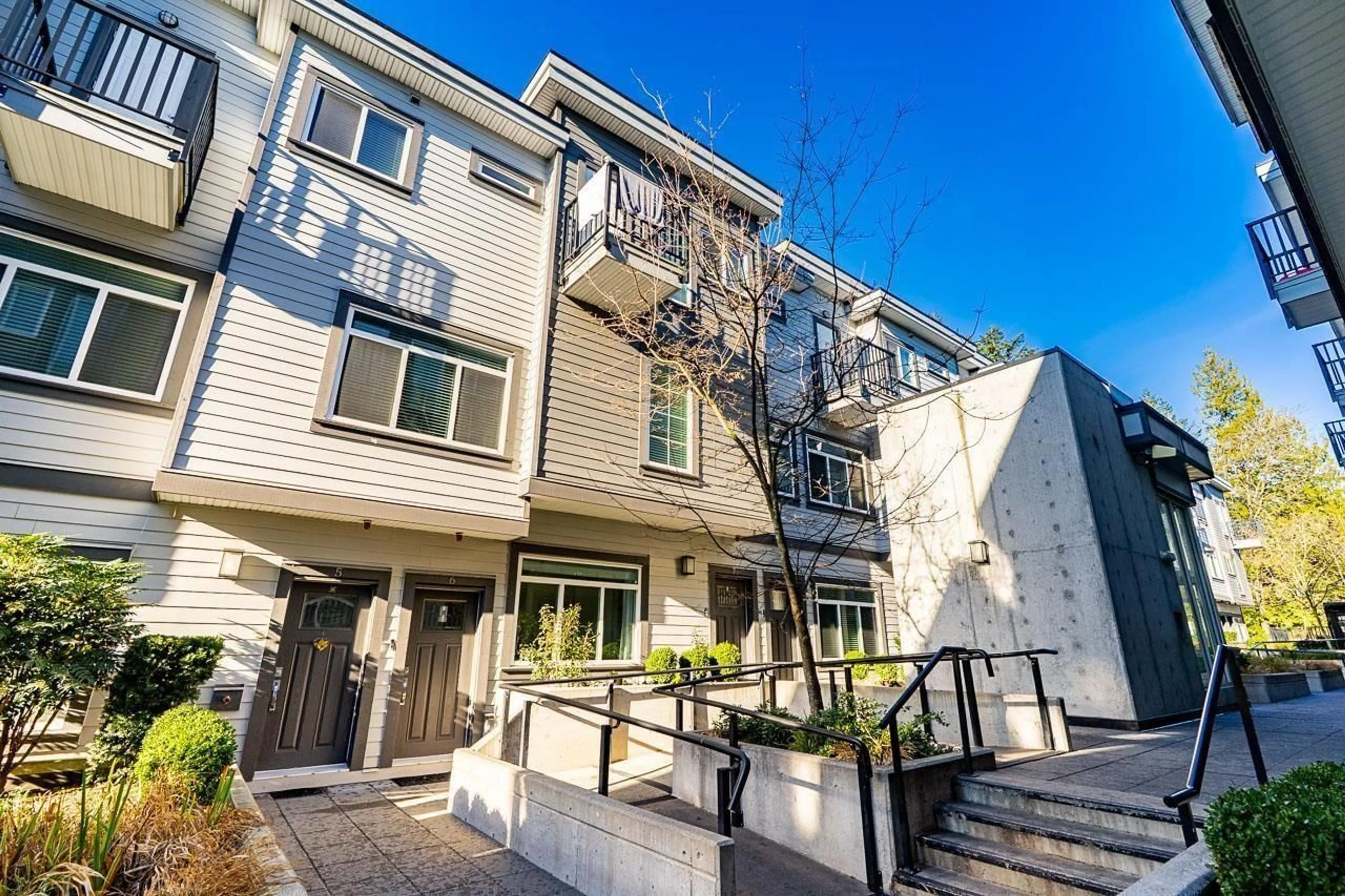 Unknown for 7 - 7247 140 STREET, Surrey British Columbia V3W1K8