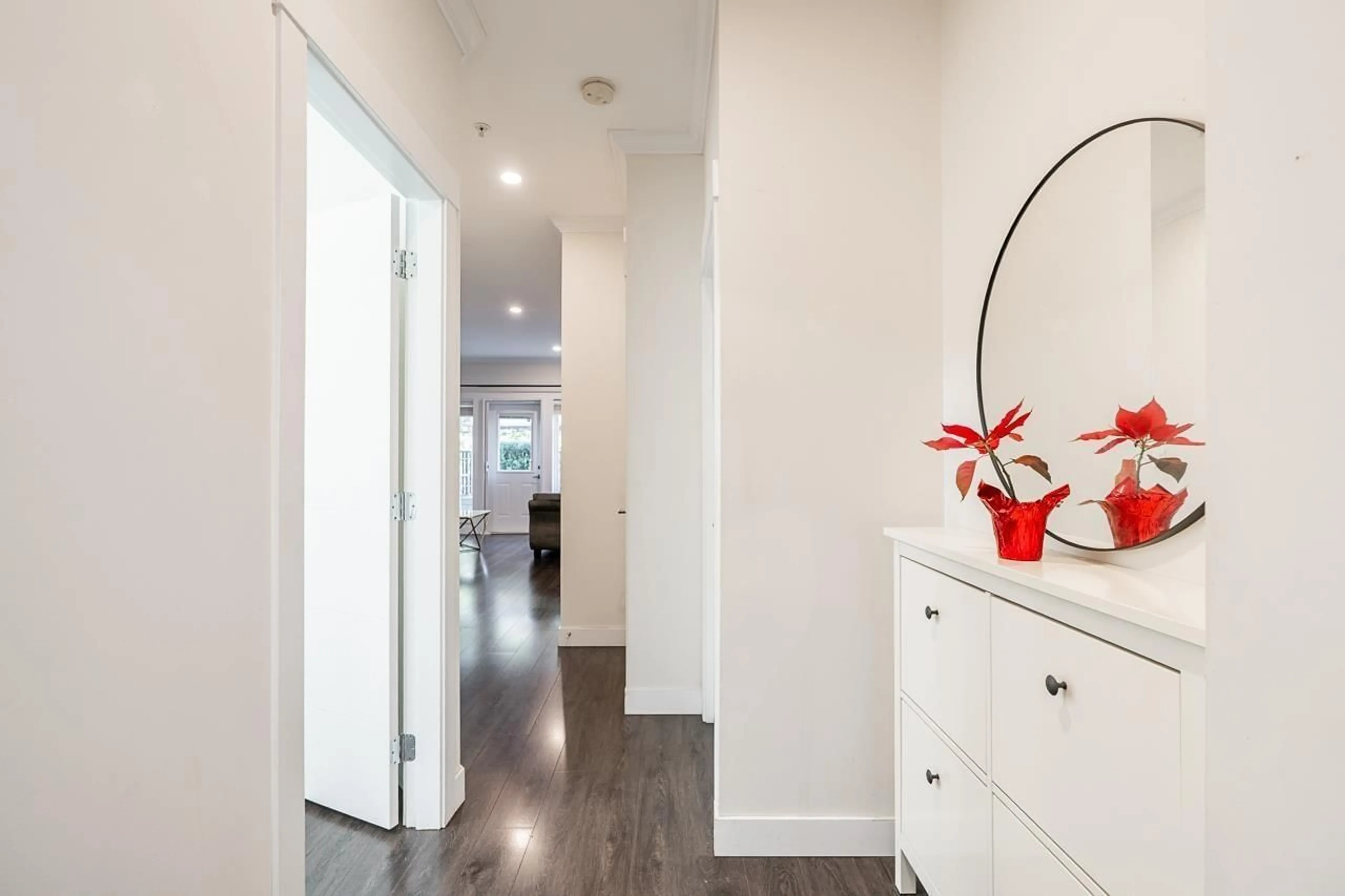 Indoor entryway for 7 - 7247 140 STREET, Surrey British Columbia V3W1K8