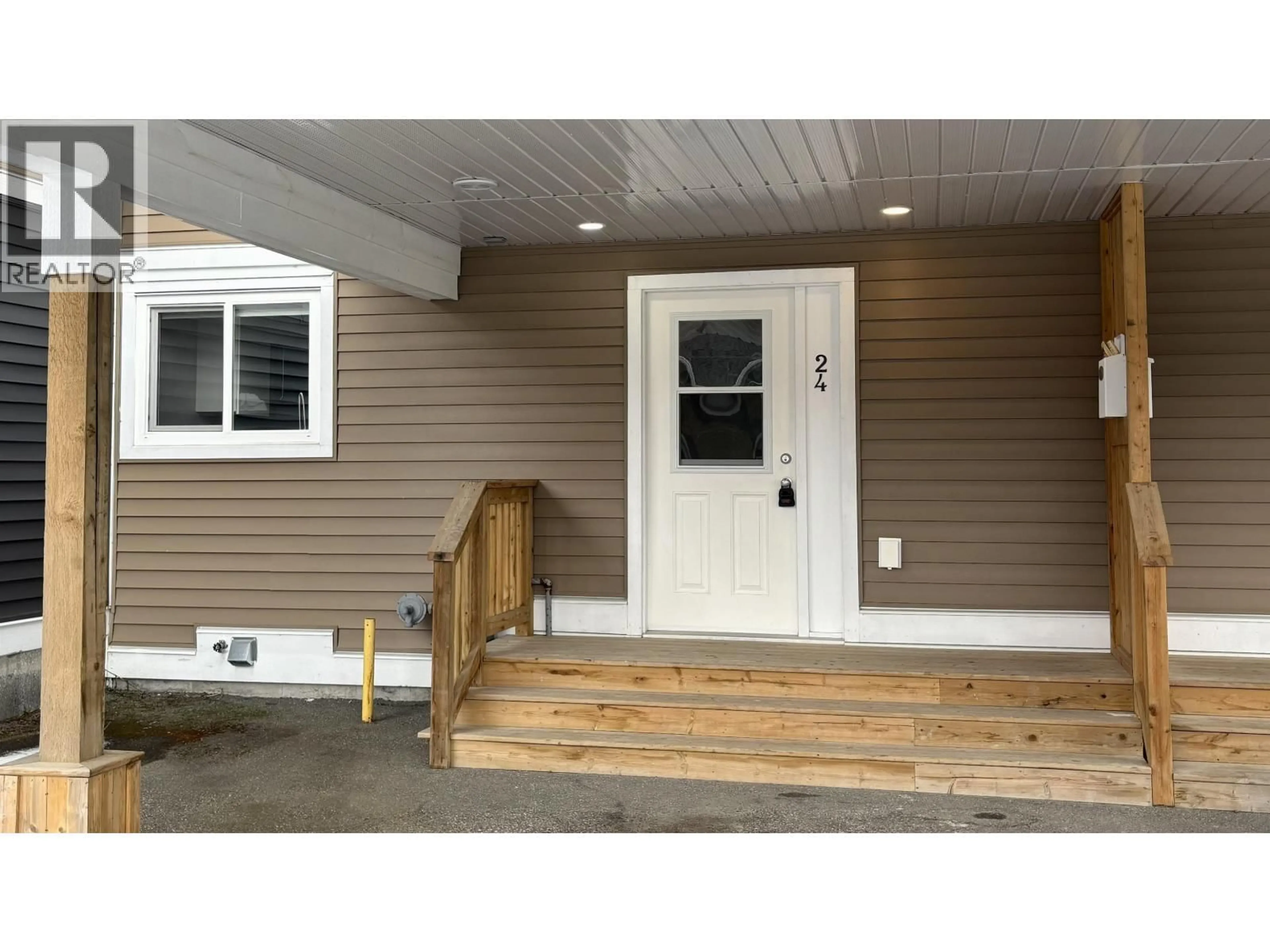 Indoor entryway for 24 - 1425 NALABILA BOULEVARD, Kitimat British Columbia V8C1E4