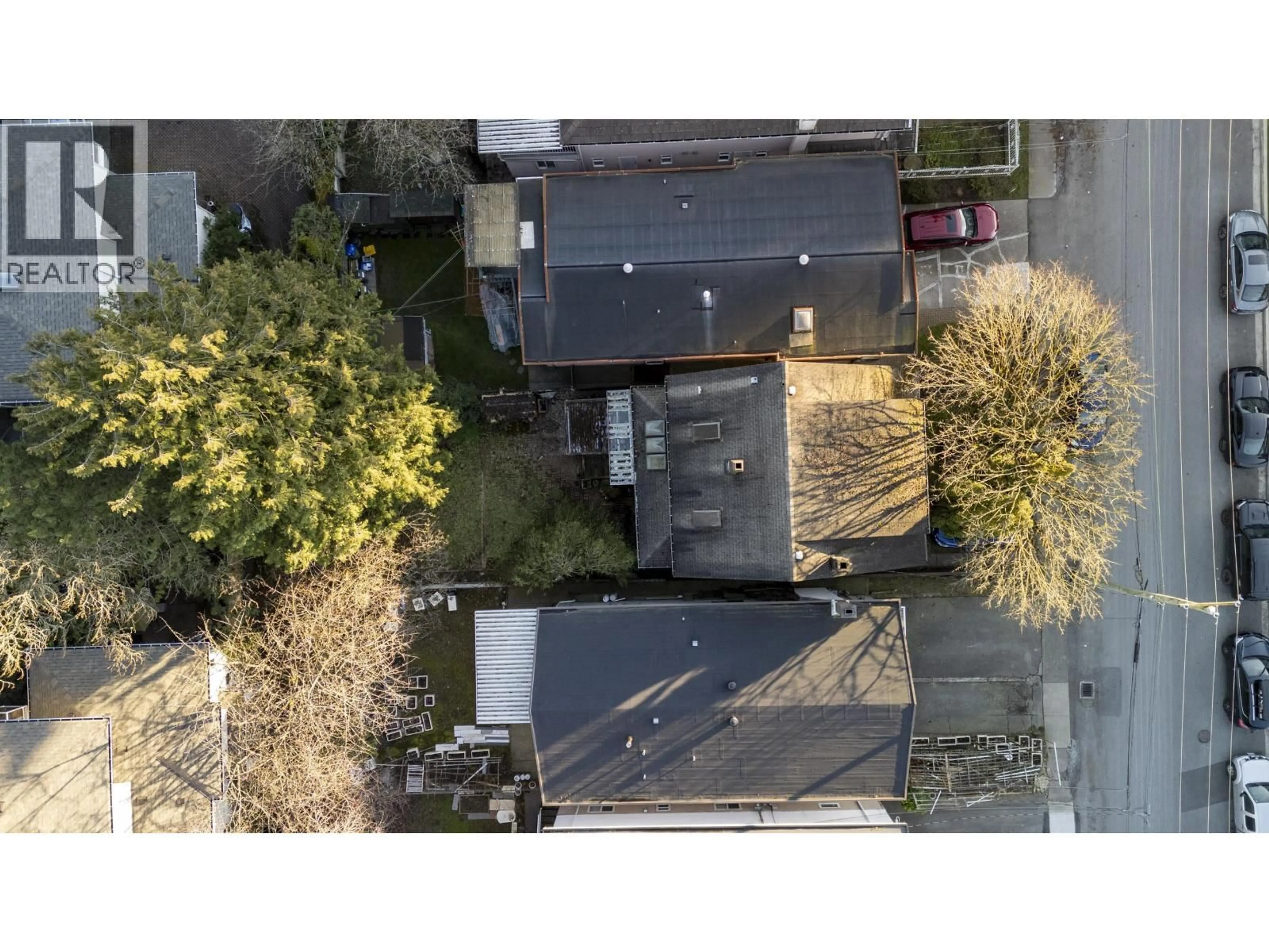 A pic from outside/outdoor area/front of a property/back of a property/a pic from drone, street for 3968 FLEMING STREET, Vancouver British Columbia V5N3W3