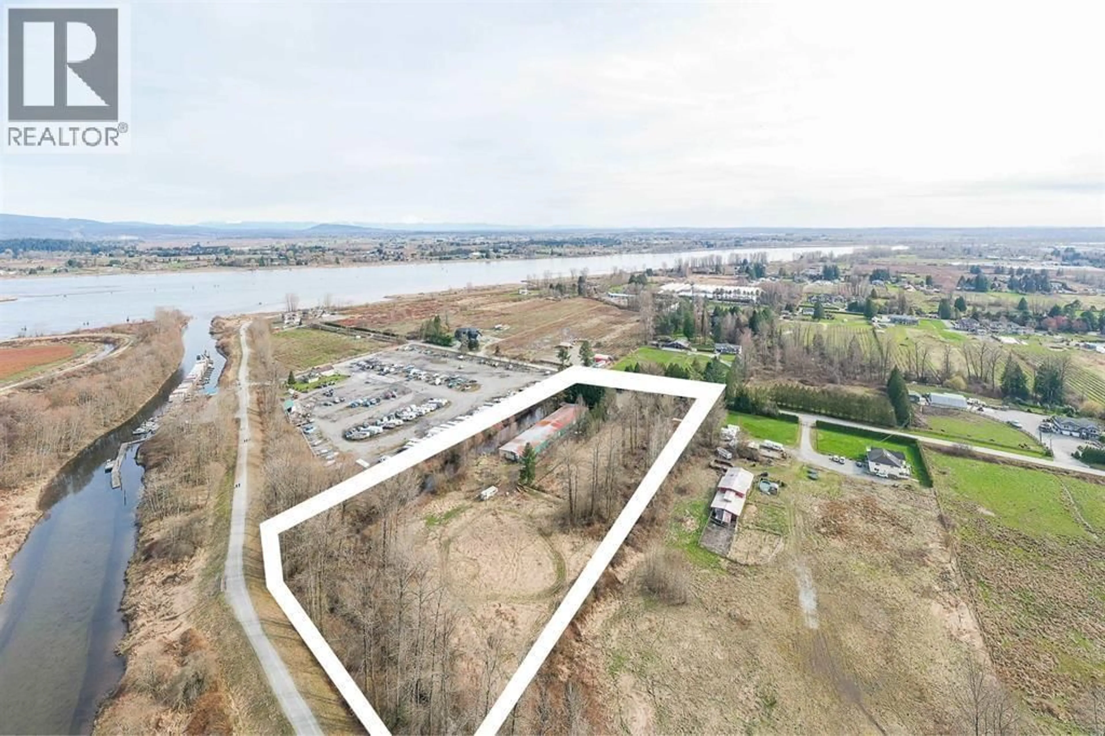 A pic from outside/outdoor area/front of a property/back of a property/a pic from drone, water/lake/river/ocean view for 3775 LINCOLN AVENUE, Coquitlam British Columbia V3E3H8
