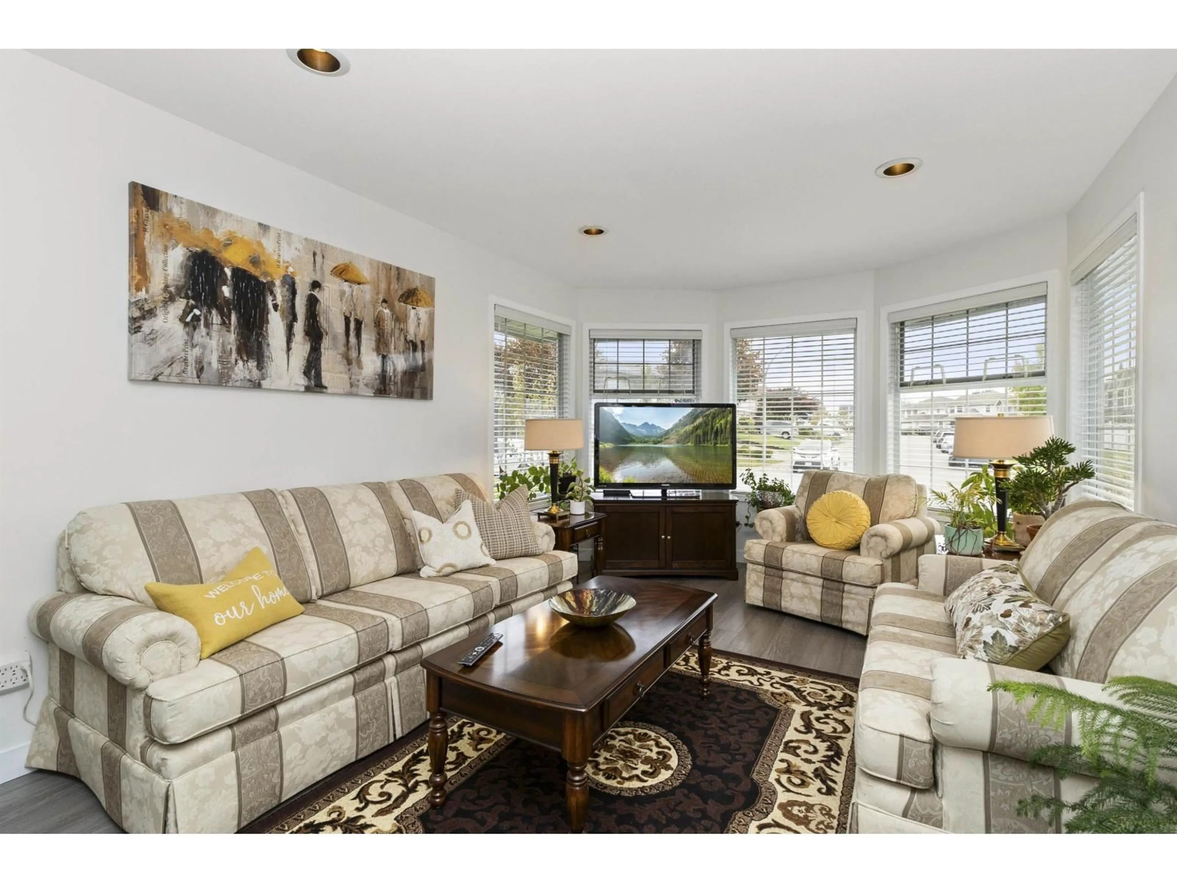 Living room with furniture, unknown for 3273 DEERTRAIL DRIVE, Abbotsford British Columbia V2T5J6