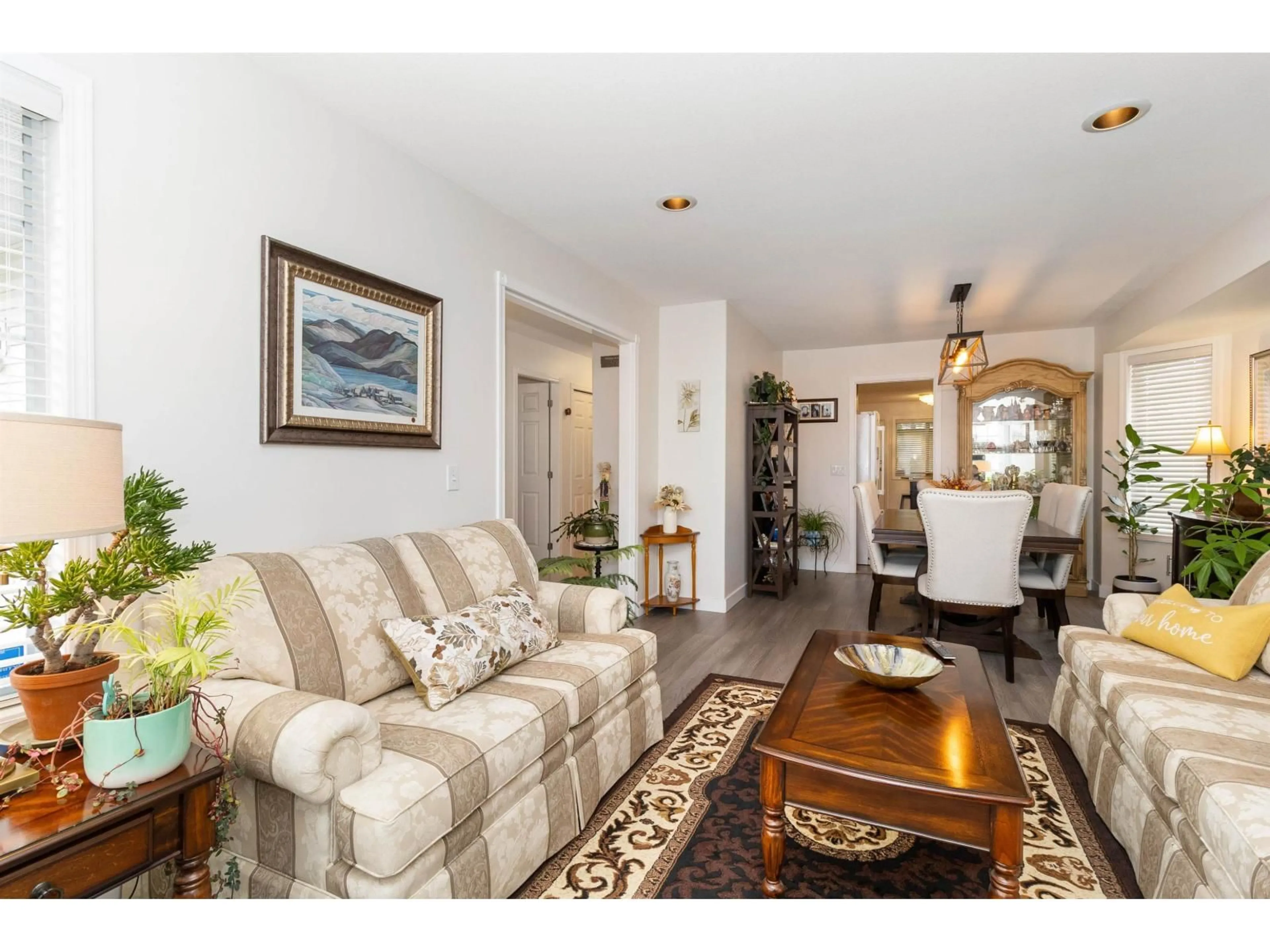 Living room with furniture, wood/laminate floor for 3273 DEERTRAIL DRIVE, Abbotsford British Columbia V2T5J6