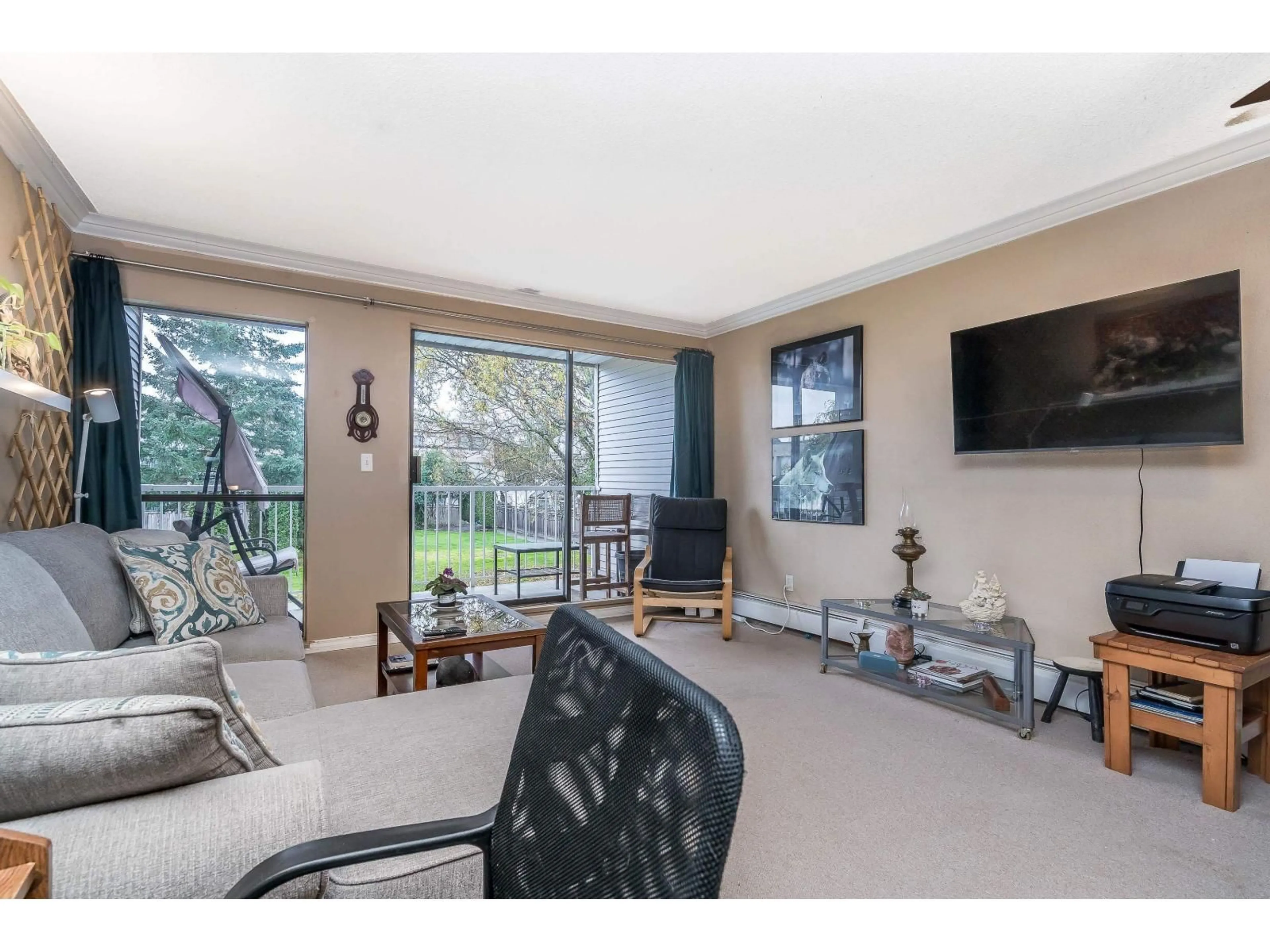 Living room with furniture, unknown for 70 - 17712 60 AVENUE, Surrey British Columbia V3S1V2