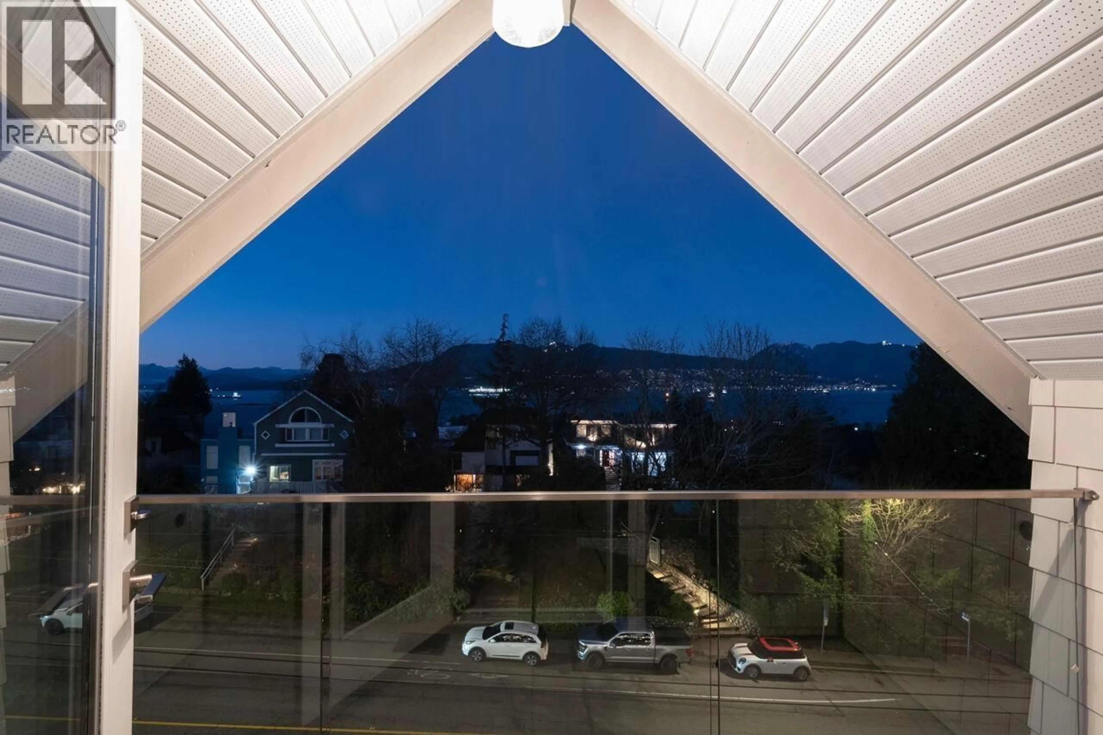 Unknown for 4426 4TH AVENUE, Vancouver British Columbia V6R1R1