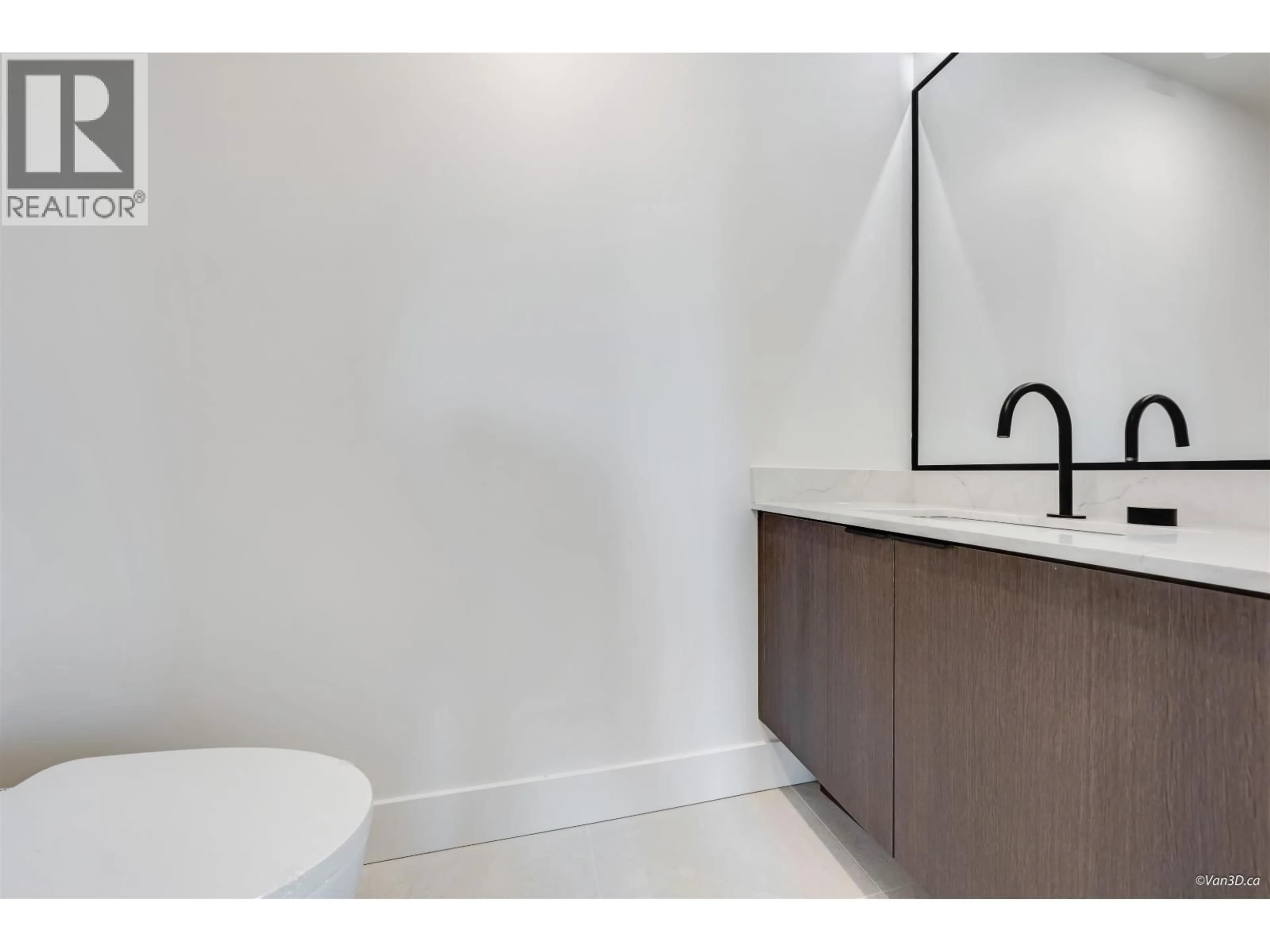 Standard bathroom, unknown for 4 - 4855 VENABLES STREET, Burnaby British Columbia V5C3A9