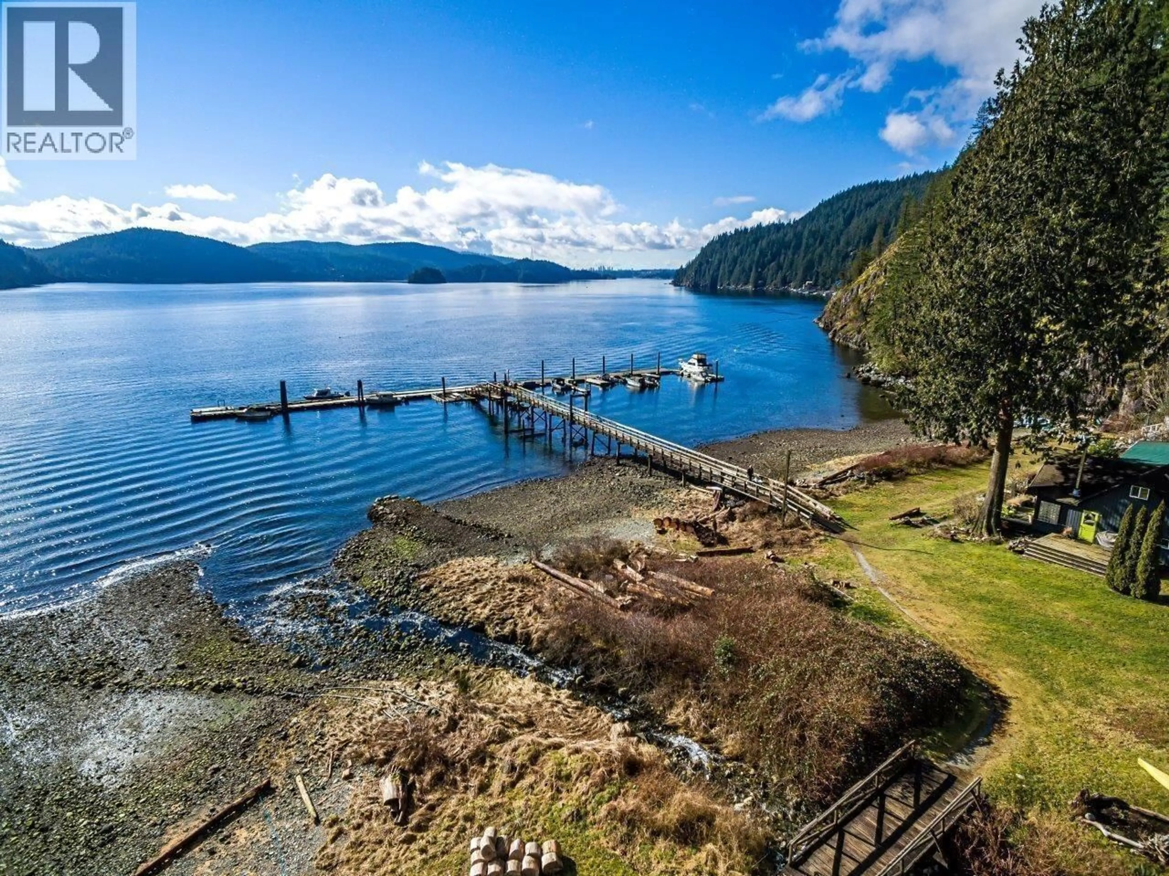 A pic from outside/outdoor area/front of a property/back of a property/a pic from drone, water/lake/river/ocean view for 6 BRIGHTON BEACH, North Vancouver British Columbia V0V0V0