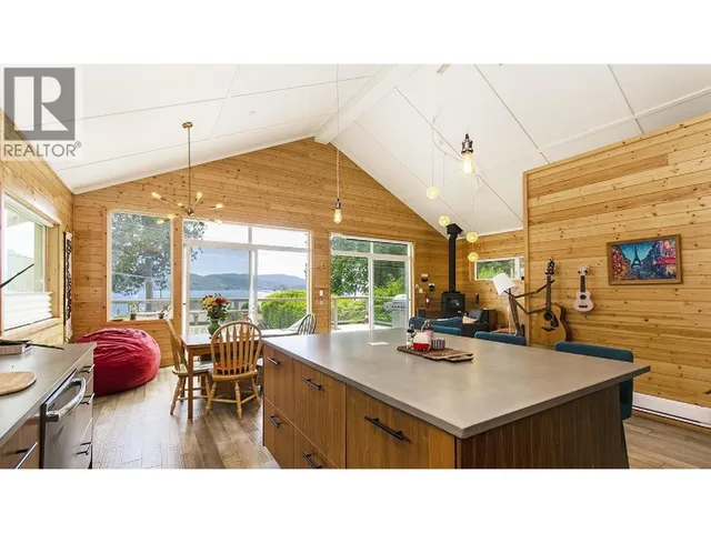 6 BRIGHTON BEACH, North Vancouver 5