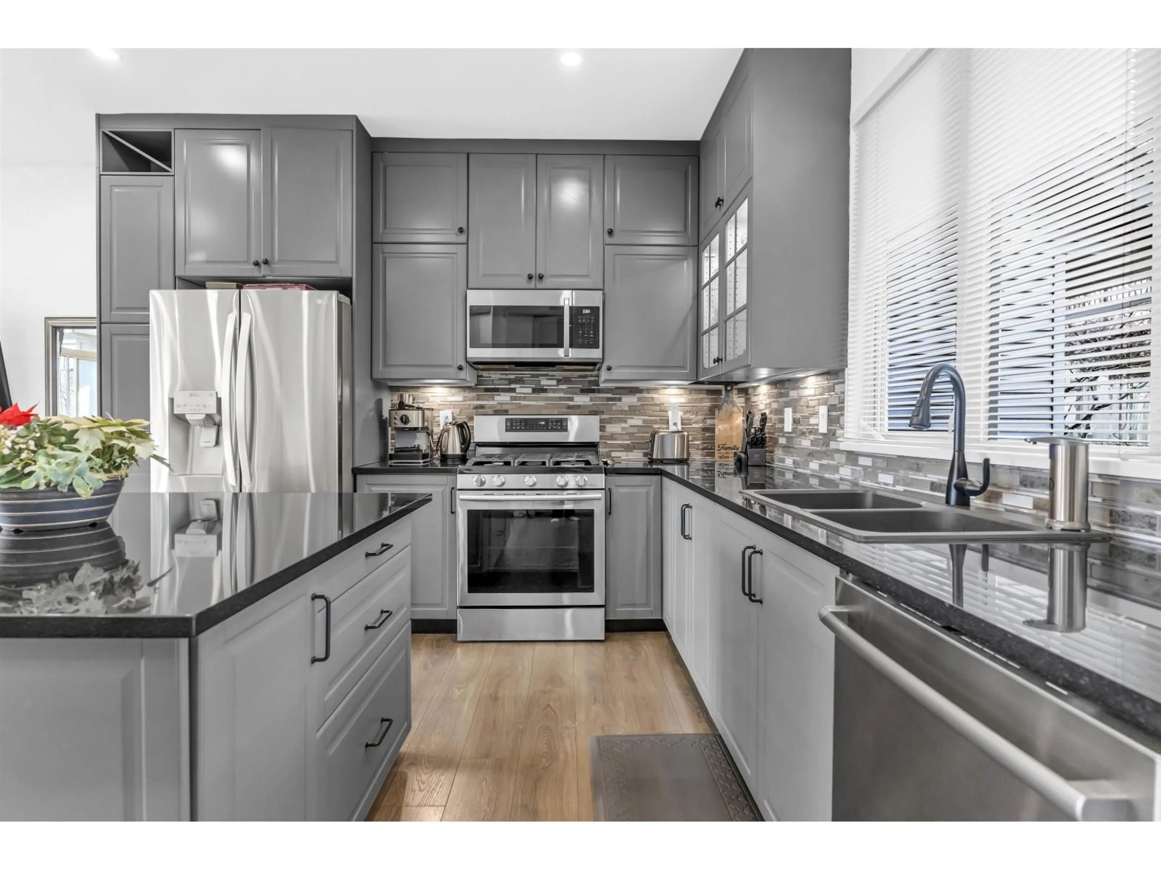 Open concept kitchen, unknown for 35 - 20326 68 AVENUE, Langley British Columbia V2Y0E3