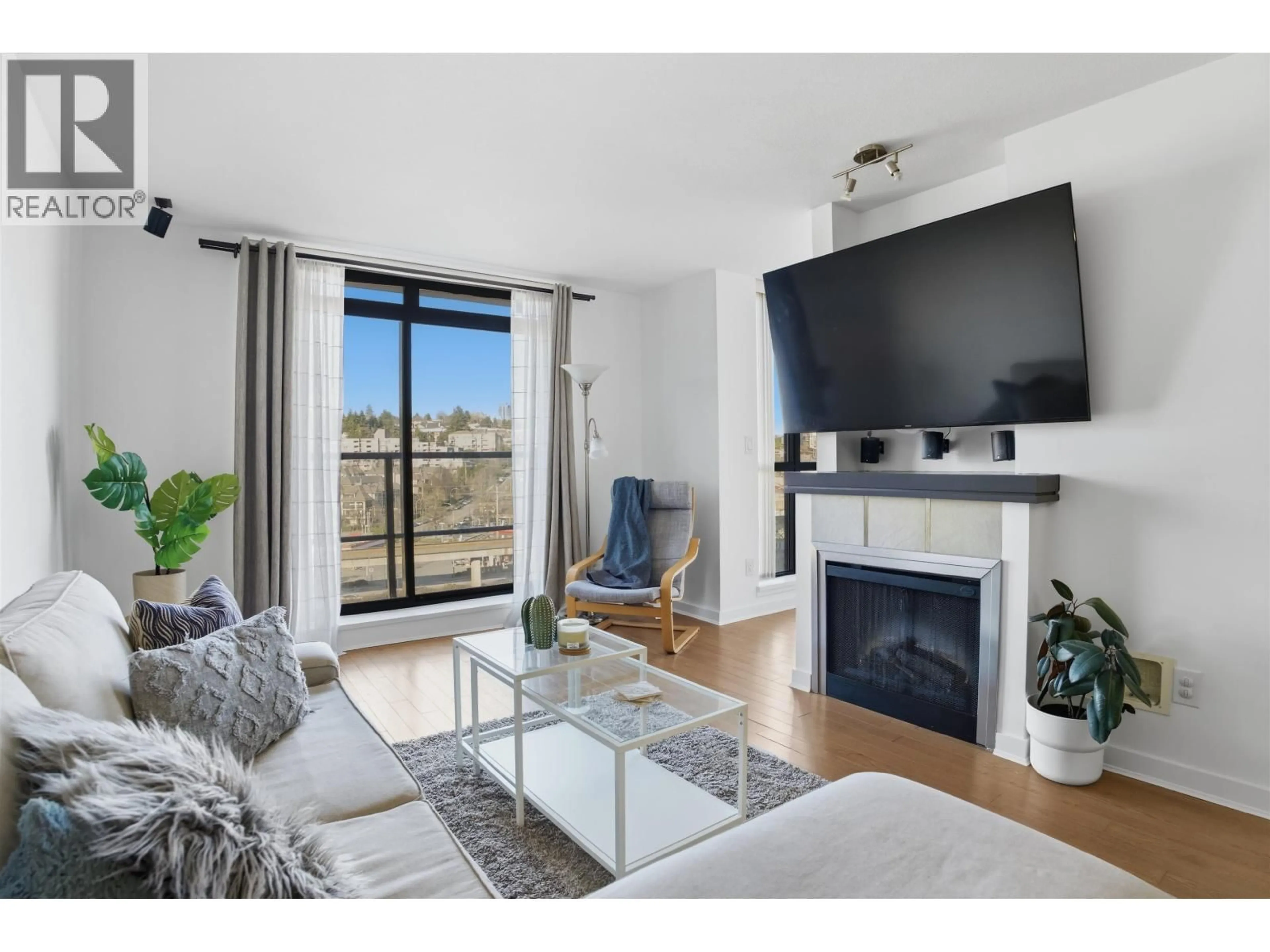 Living room with furniture, unknown for 808 - 1 RENAISSANCE SQUARE, New Westminster British Columbia V3M0B6