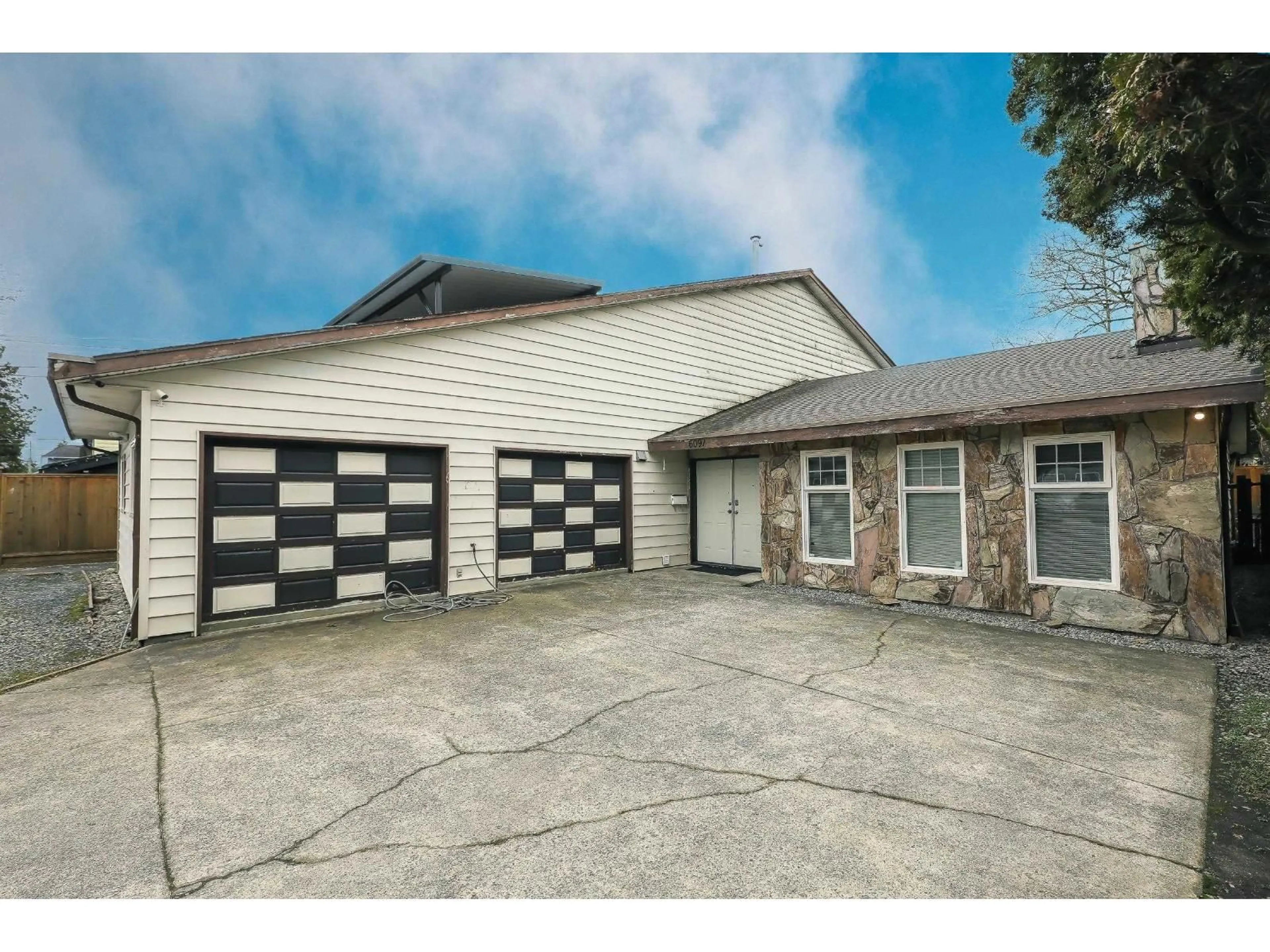 Indoor garage for 6091 172 STREET, Surrey British Columbia V3S4Y2