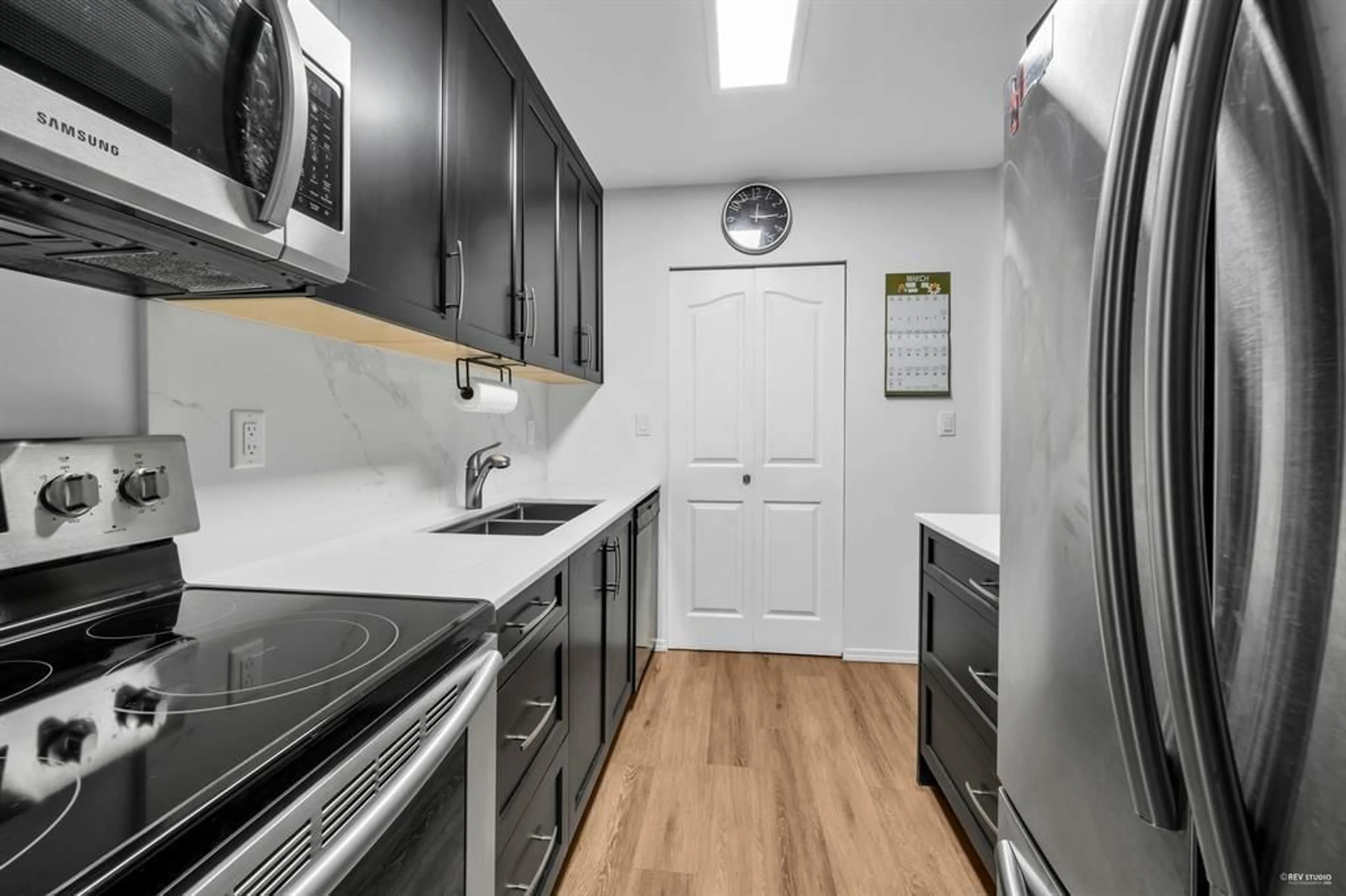 Standard kitchen, unknown for 1202 - 10620 150 STREET, Surrey British Columbia V3R7S1