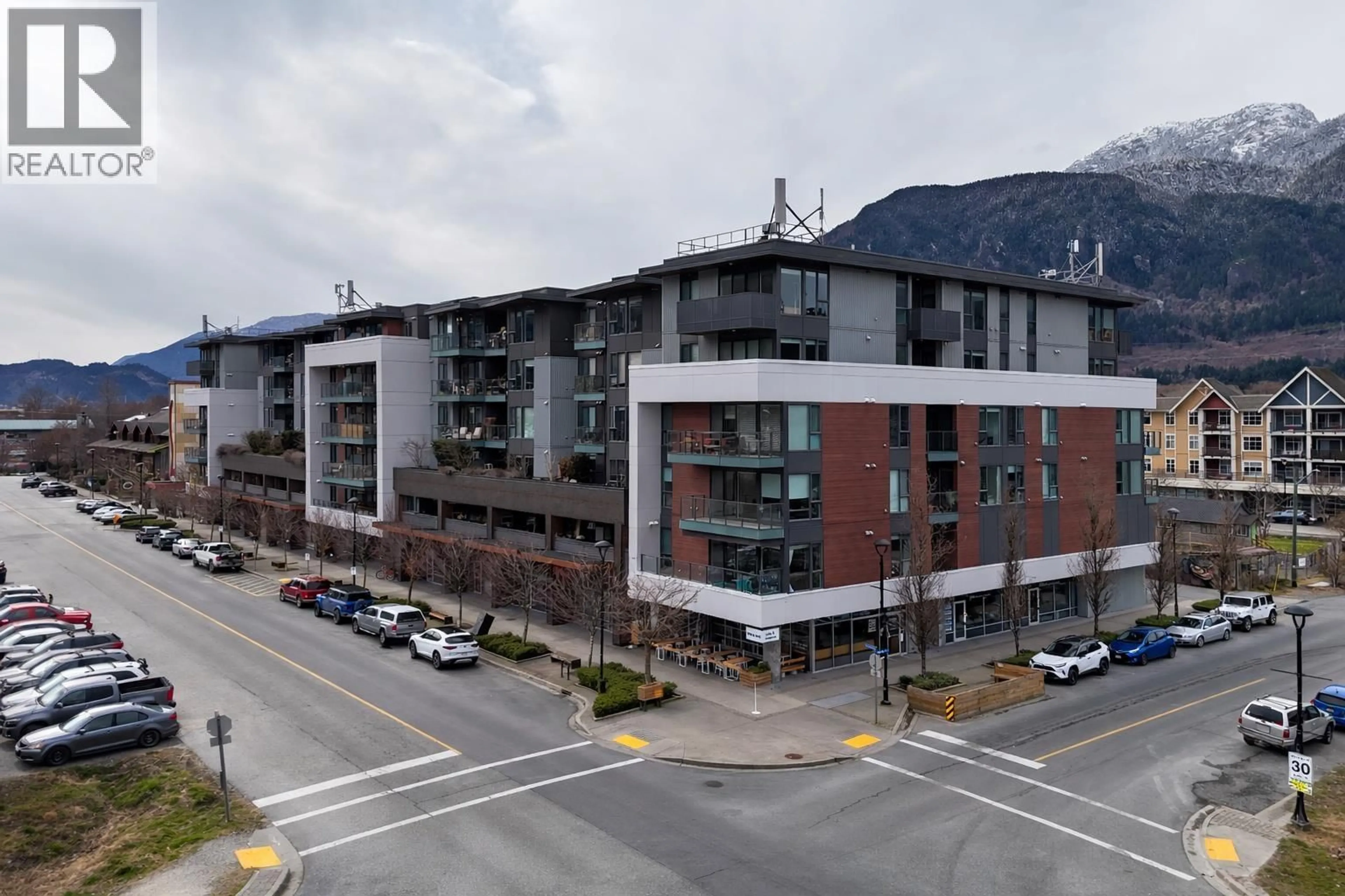 A pic from outside/outdoor area/front of a property/back of a property/a pic from drone, mountain view for 611 - 37881 CLEVELAND AVENUE, Squamish British Columbia V8B0Z7