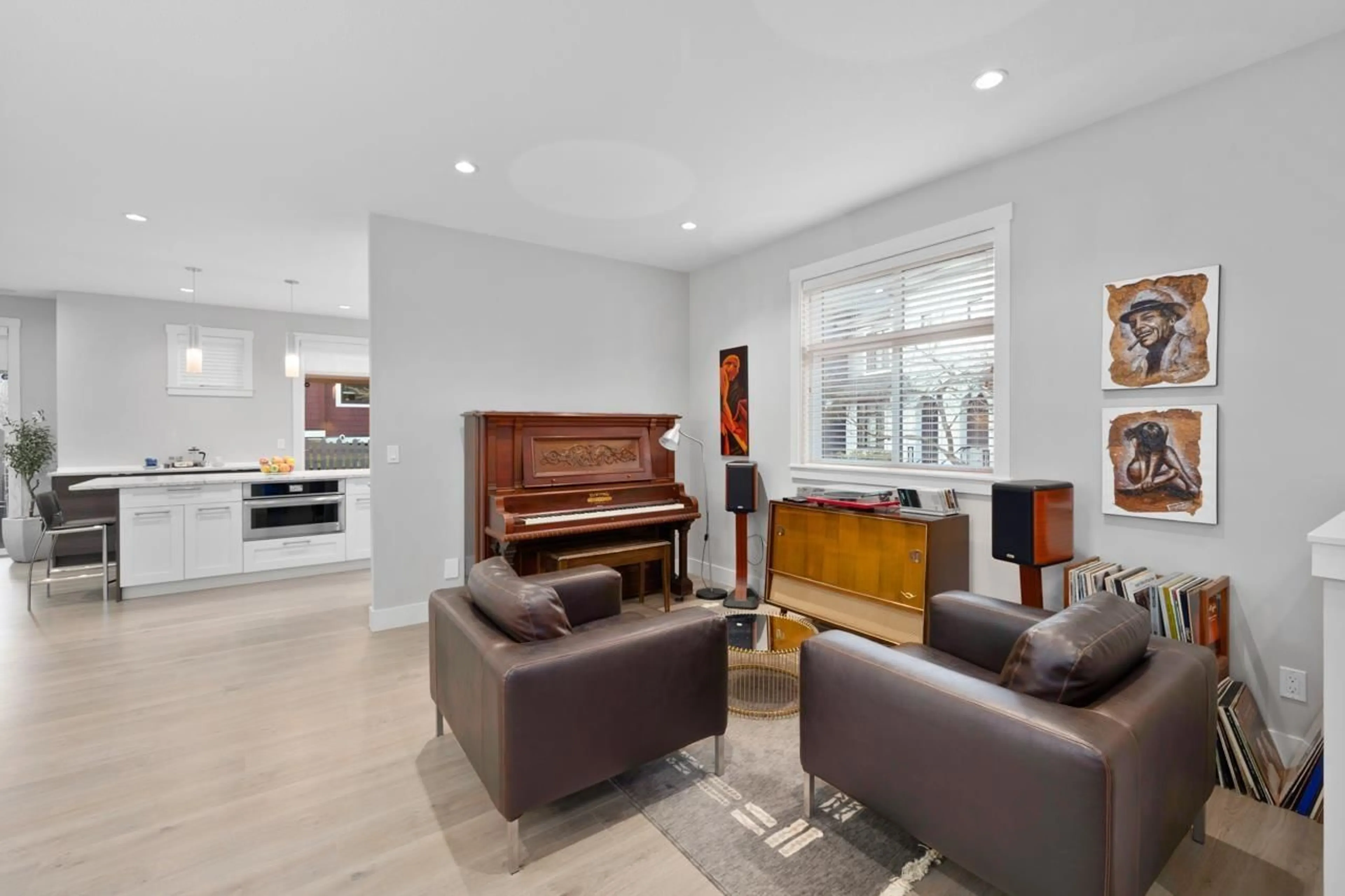 Living room with furniture, unknown for 80 - 15677 28 AVENUE, Surrey British Columbia V3Z0E5