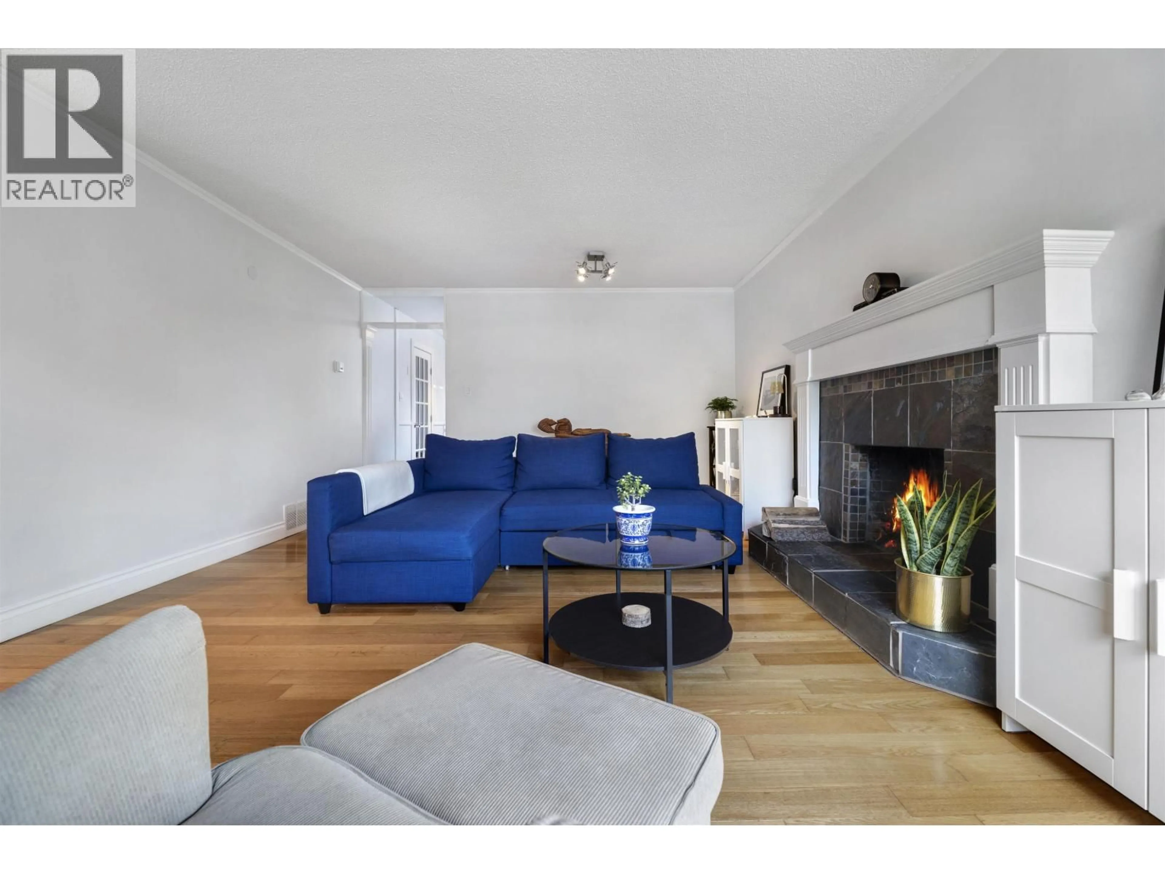 Living room with furniture, unknown for 828 NICOLUM COURT, North Vancouver British Columbia V7H2R8