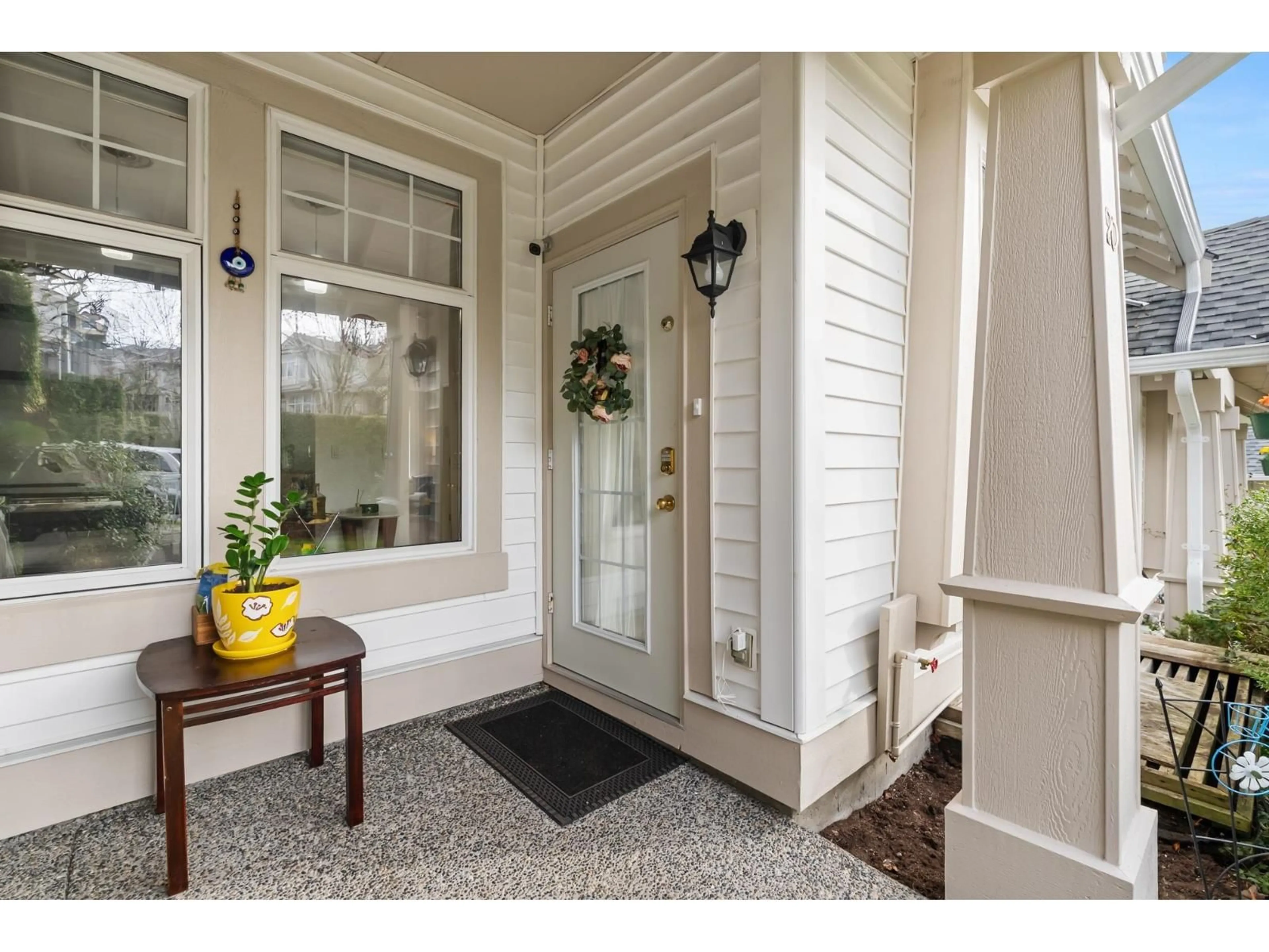 Indoor entryway for 20 - 15037 58TH AVENUE, Surrey British Columbia V3S8Z5