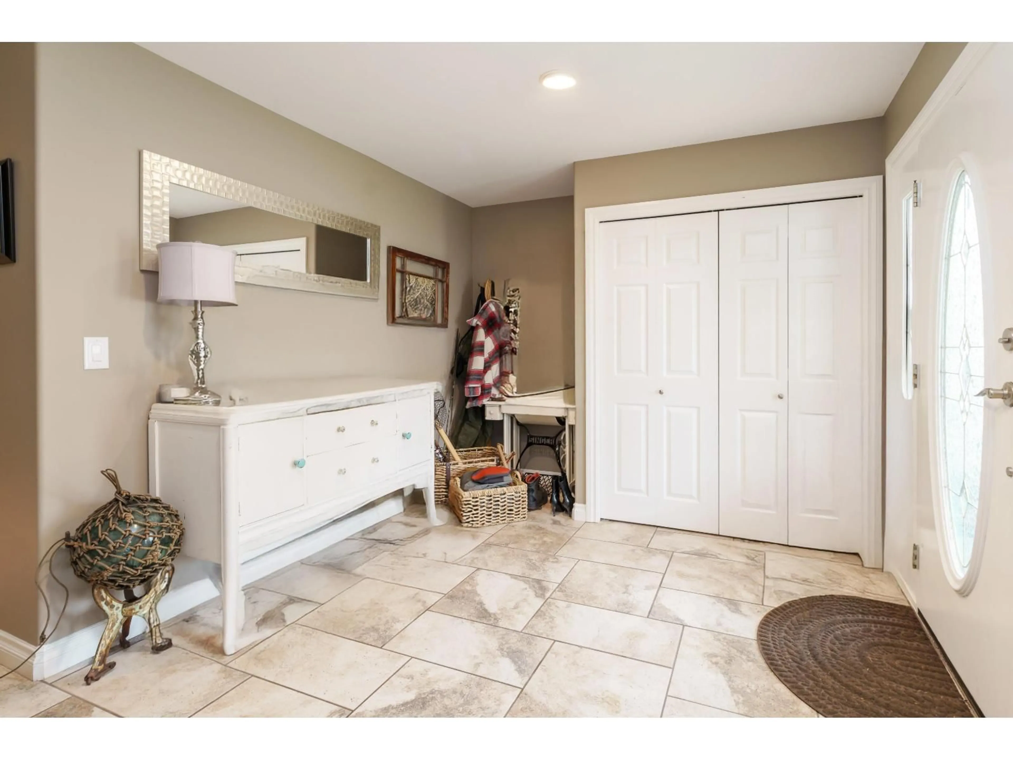 Indoor entryway for 13 - 5415 PEACH ROAD, Chilliwack British Columbia V2R4P7