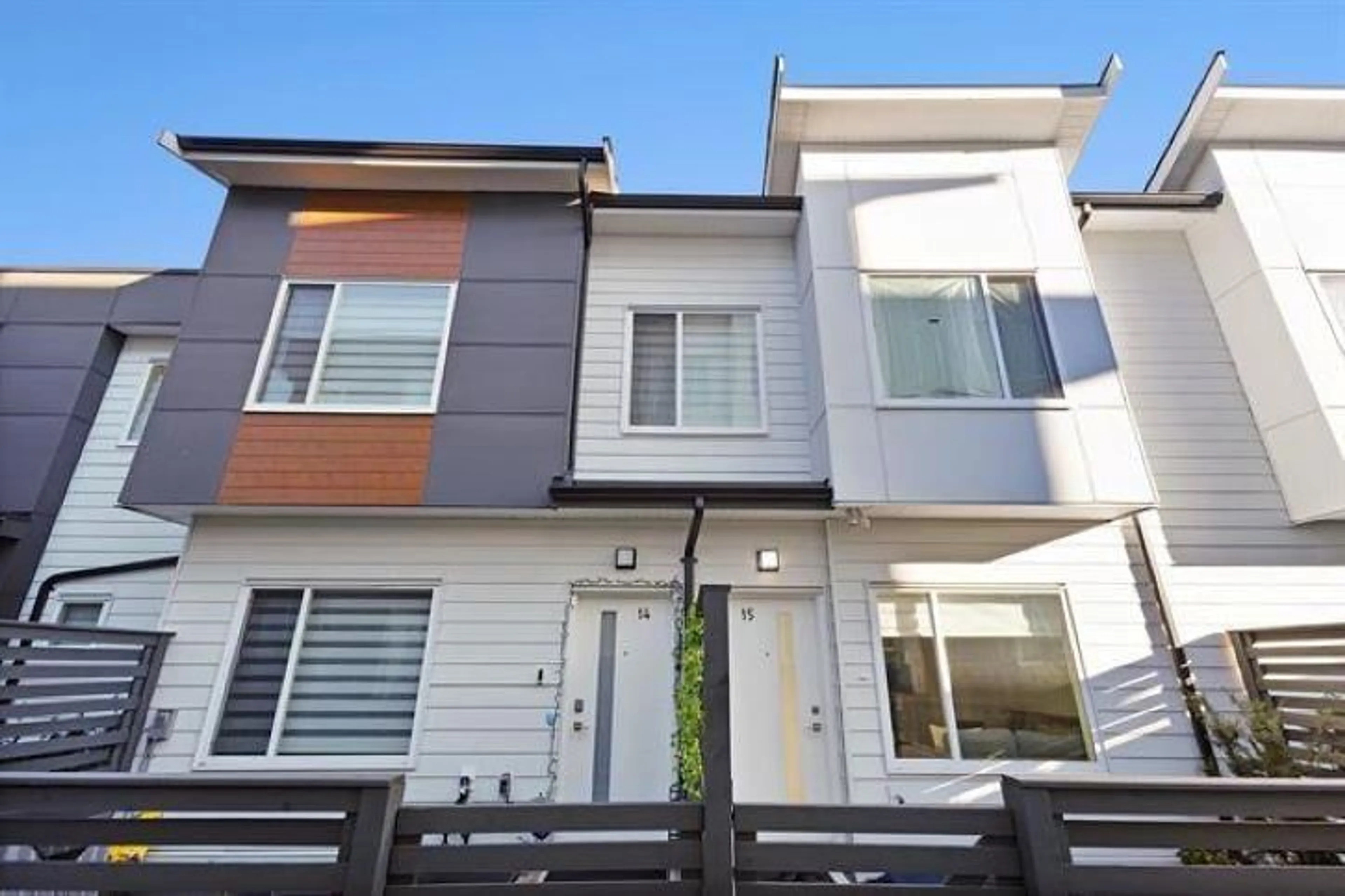 Unknown for 15 - 9652 162A STREET, Surrey British Columbia V4N2E4