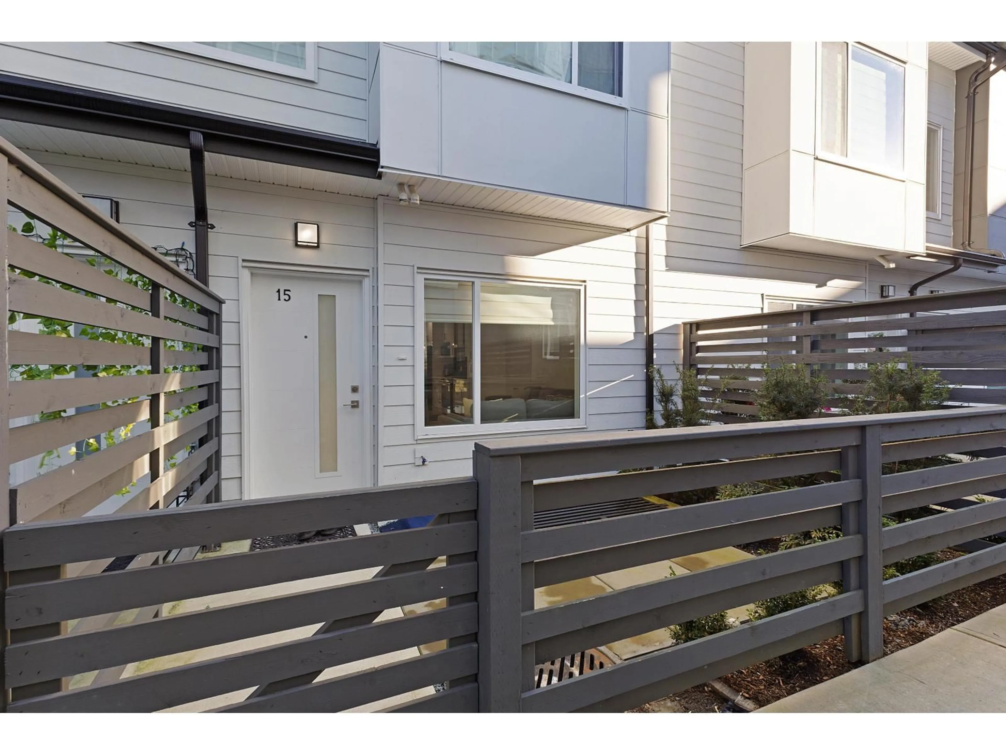 Unknown for 15 - 9652 162A STREET, Surrey British Columbia V4N2E4