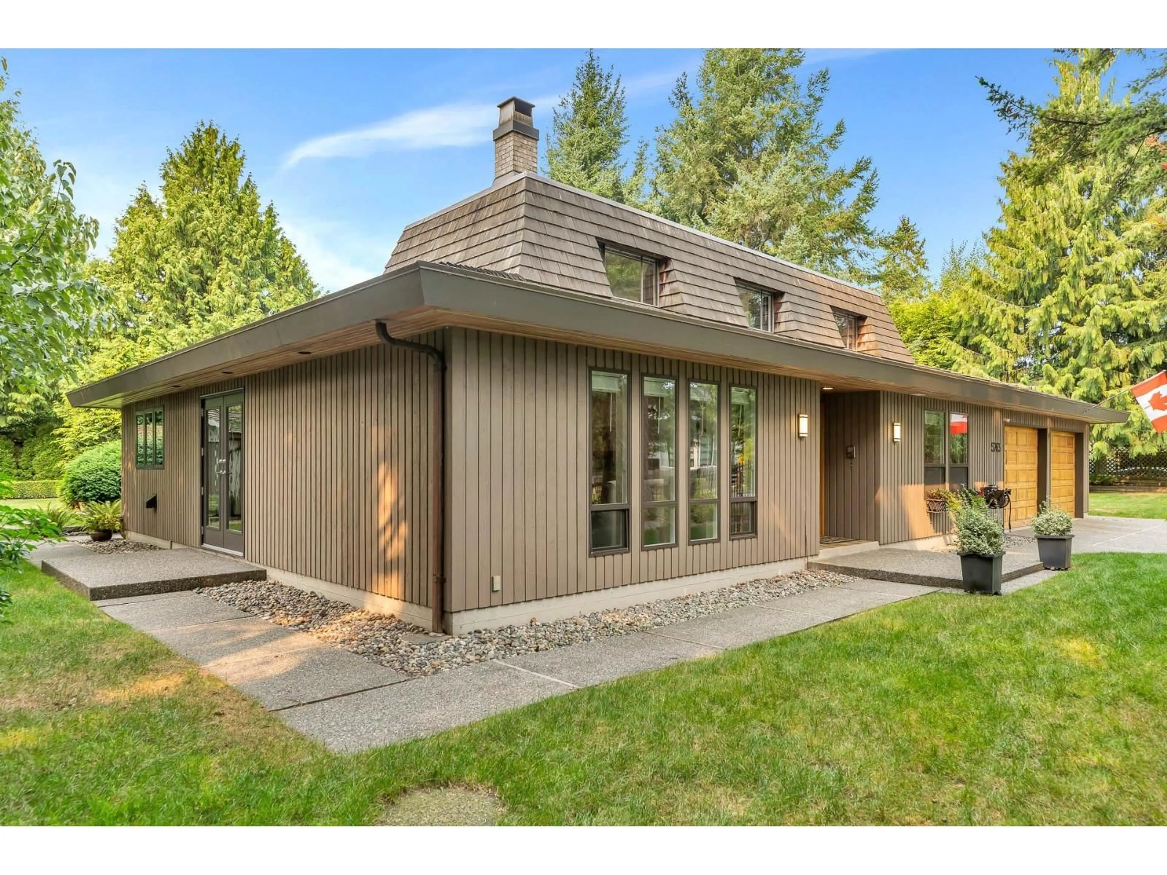 Home with vinyl exterior material, unknown for 5763 146A STREET, Surrey British Columbia V3S5L8