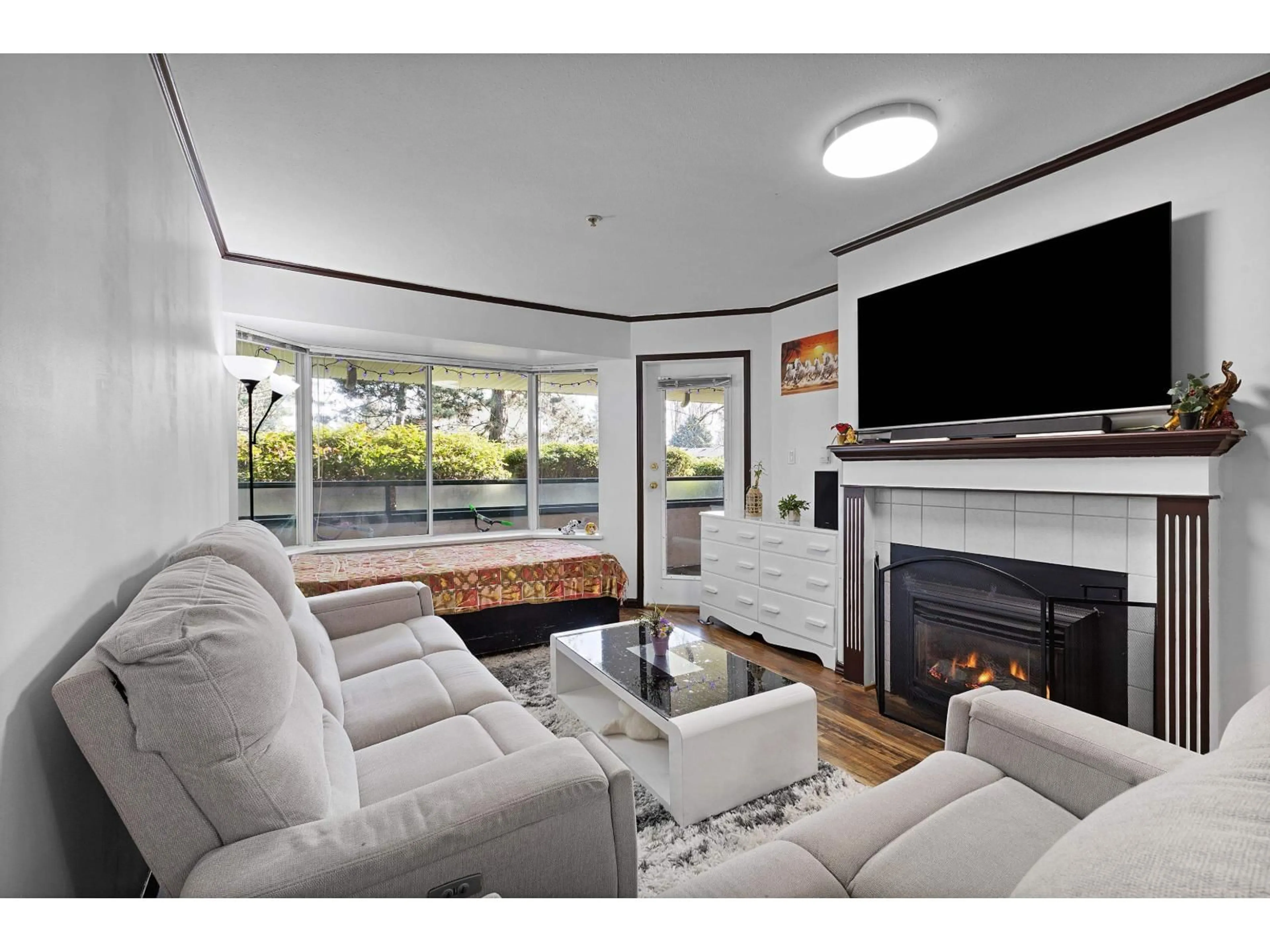 Living room with furniture, wood/laminate floor for 116 - 2962 TRETHEWEY STREET, Abbotsford British Columbia V2T4M3