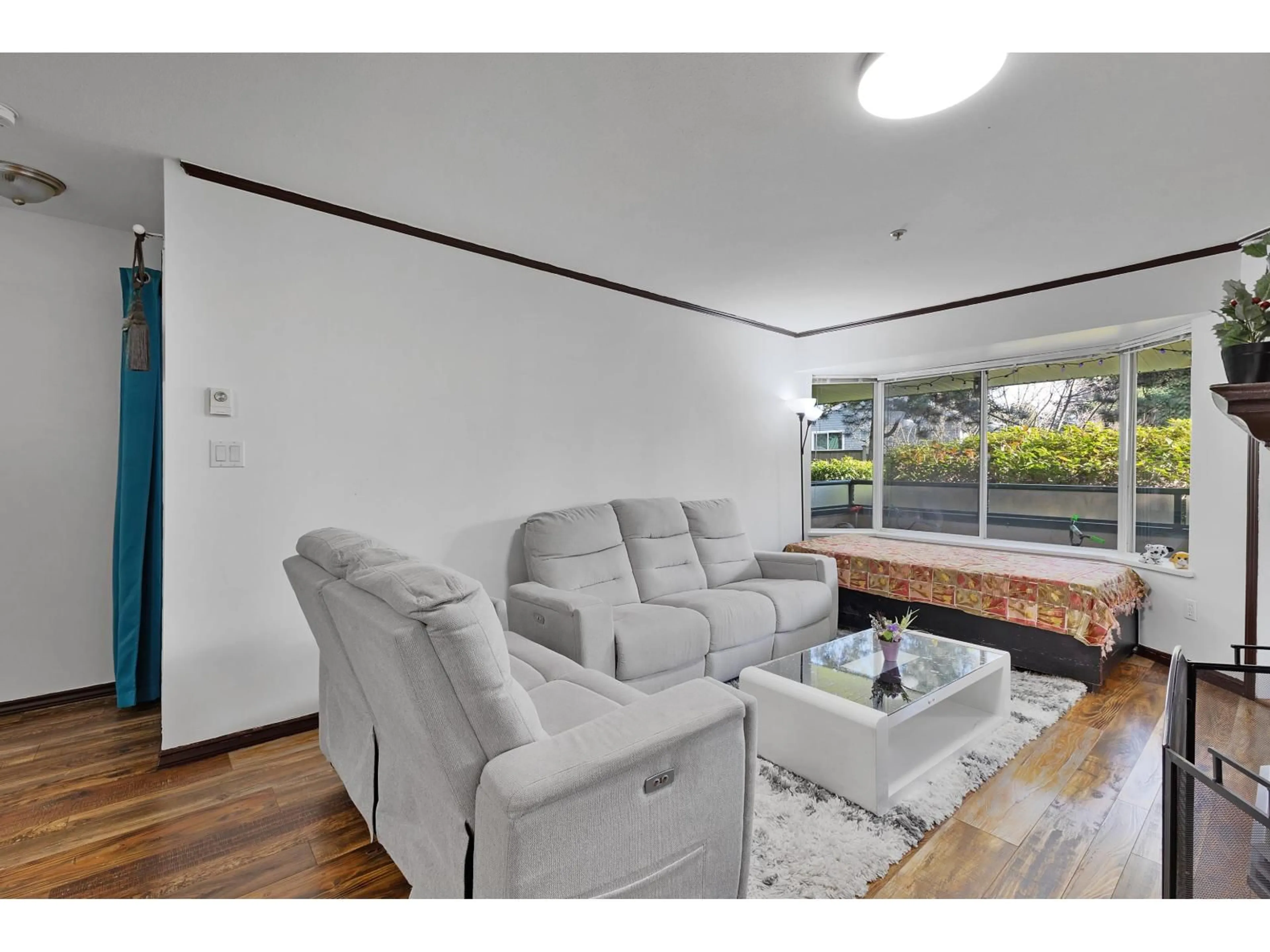 Living room with furniture, wood/laminate floor for 116 - 2962 TRETHEWEY STREET, Abbotsford British Columbia V2T4M3