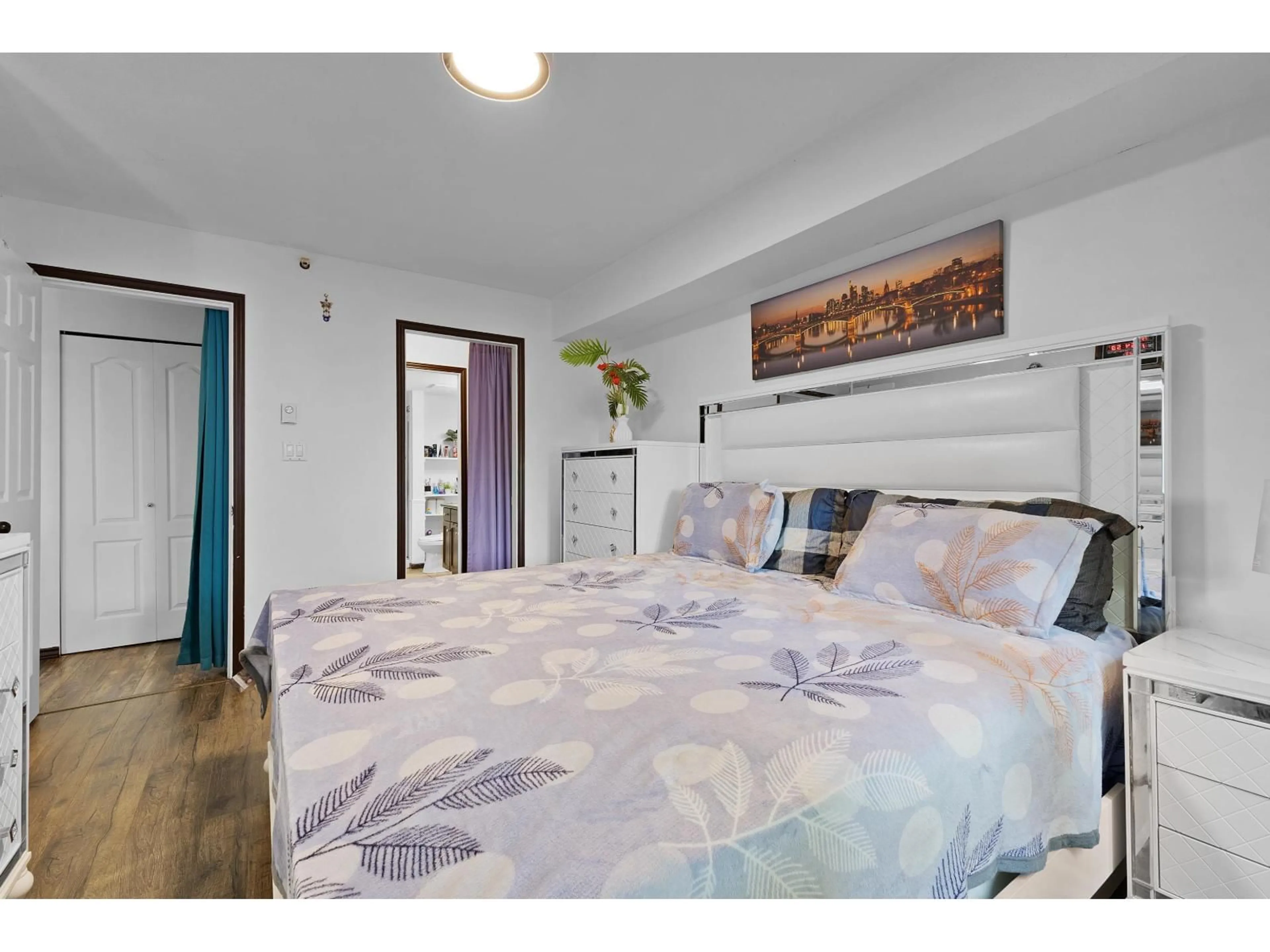 Bedroom with bed, unknown for 116 - 2962 TRETHEWEY STREET, Abbotsford British Columbia V2T4M3